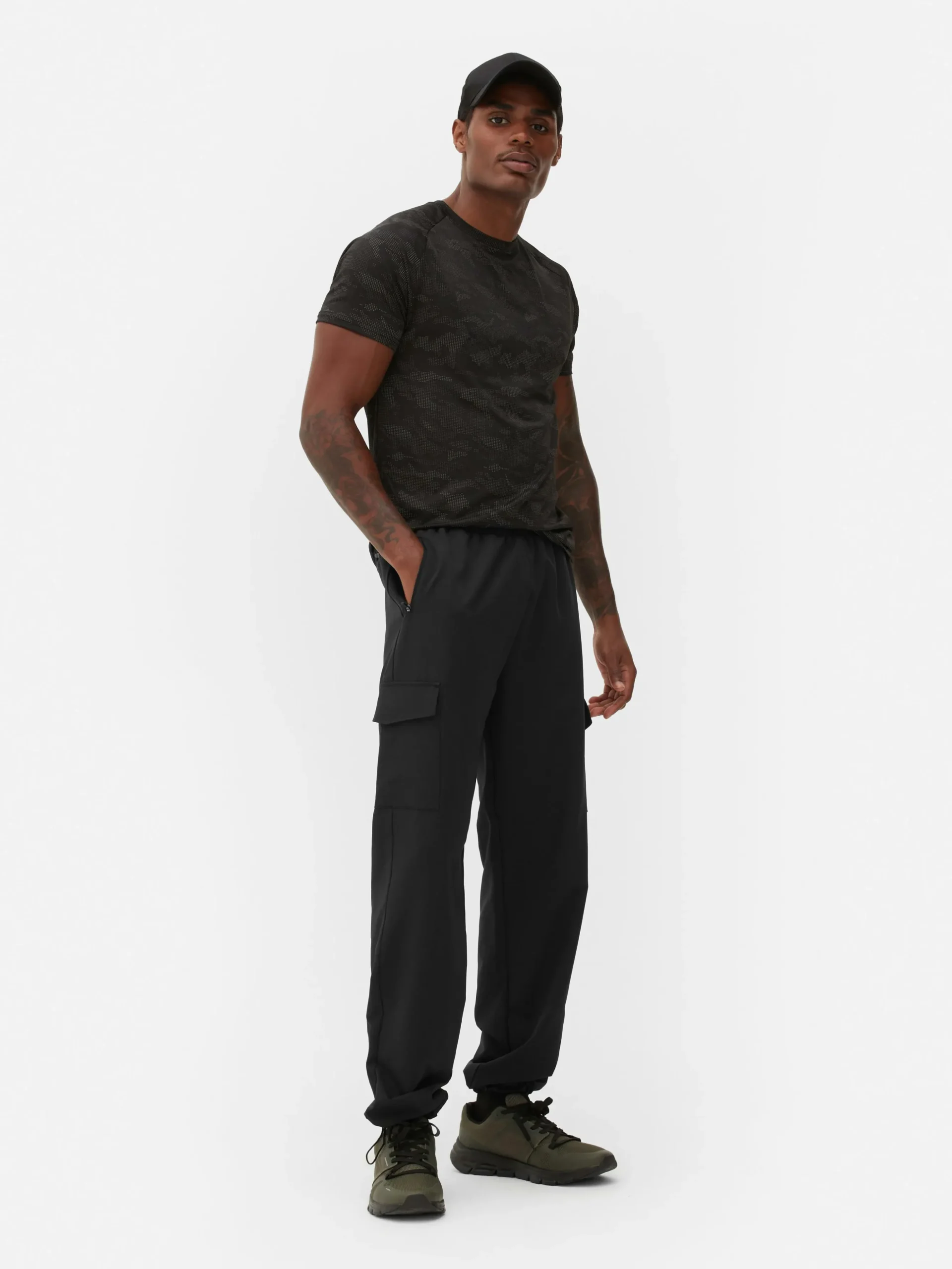 pantalon_cargo_resserr_au_0.webp Pantalon Cargo Resserré Aux Chevilles