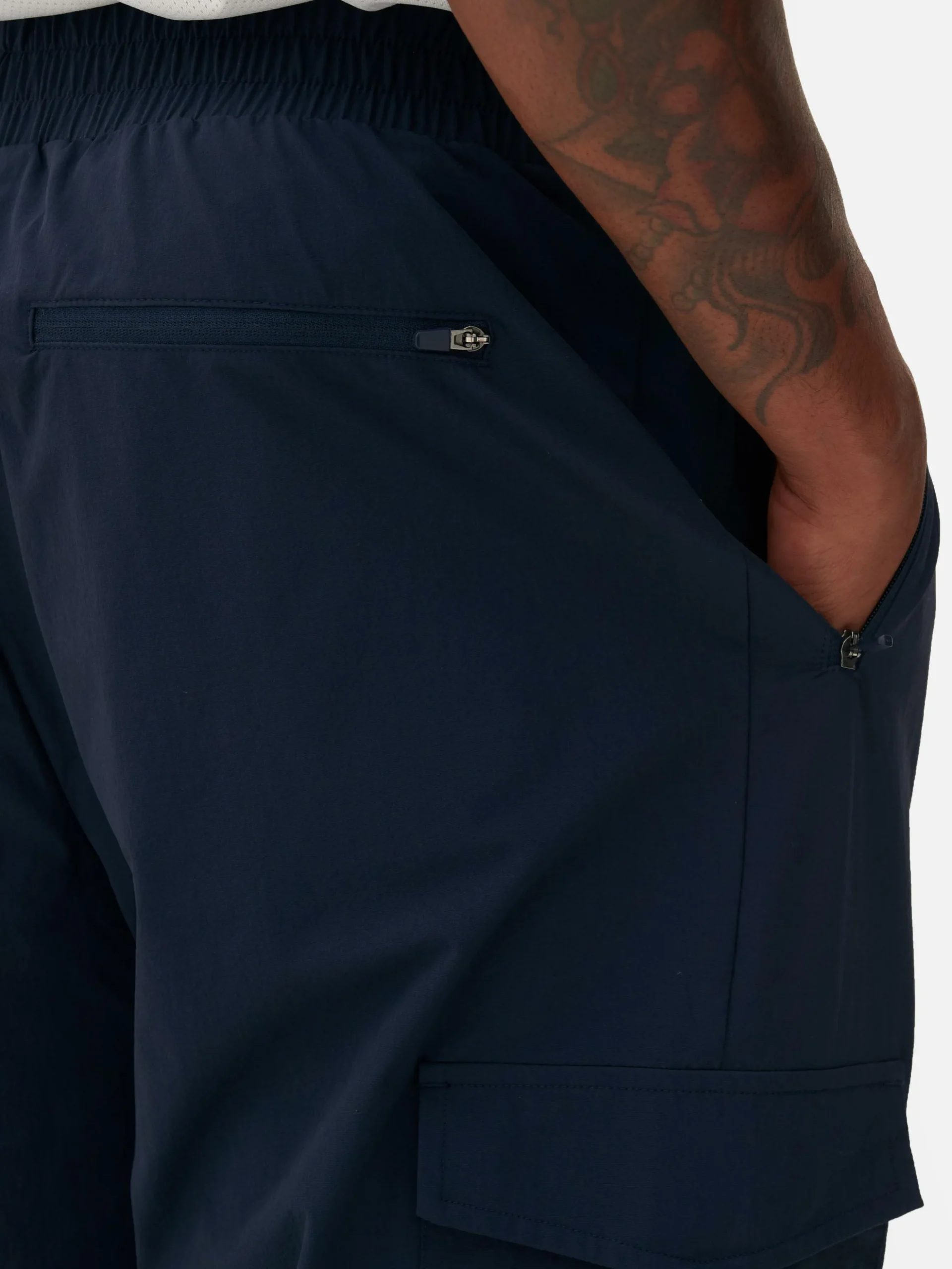 pantalon_cargo_resserr_au_2-2.webp Pantalon Cargo Resserré Aux Chevilles Avec Bloque-cordon
