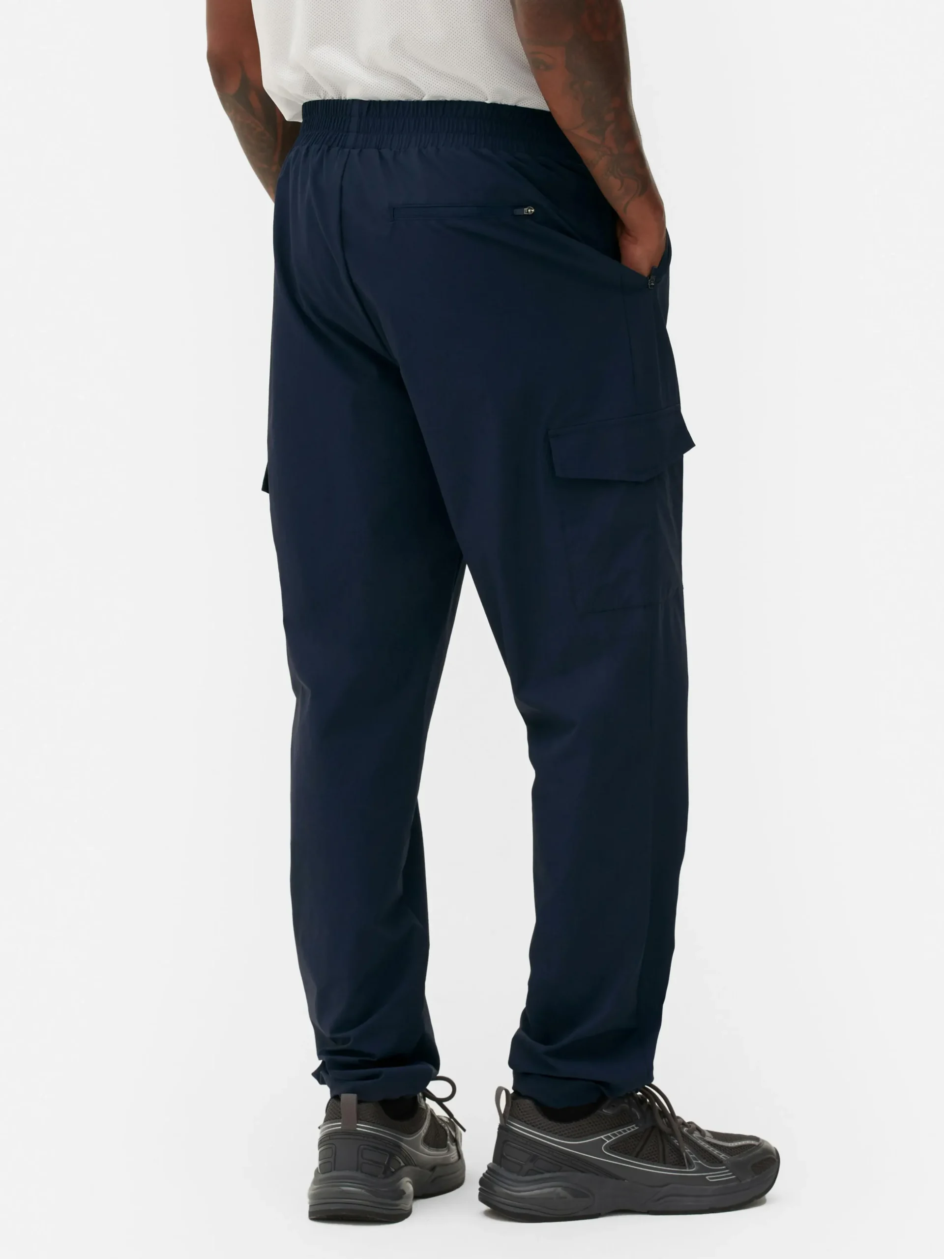 pantalon_cargo_resserr_au_3-2.webp Pantalon Cargo Resserré Aux Chevilles Avec Bloque-cordon