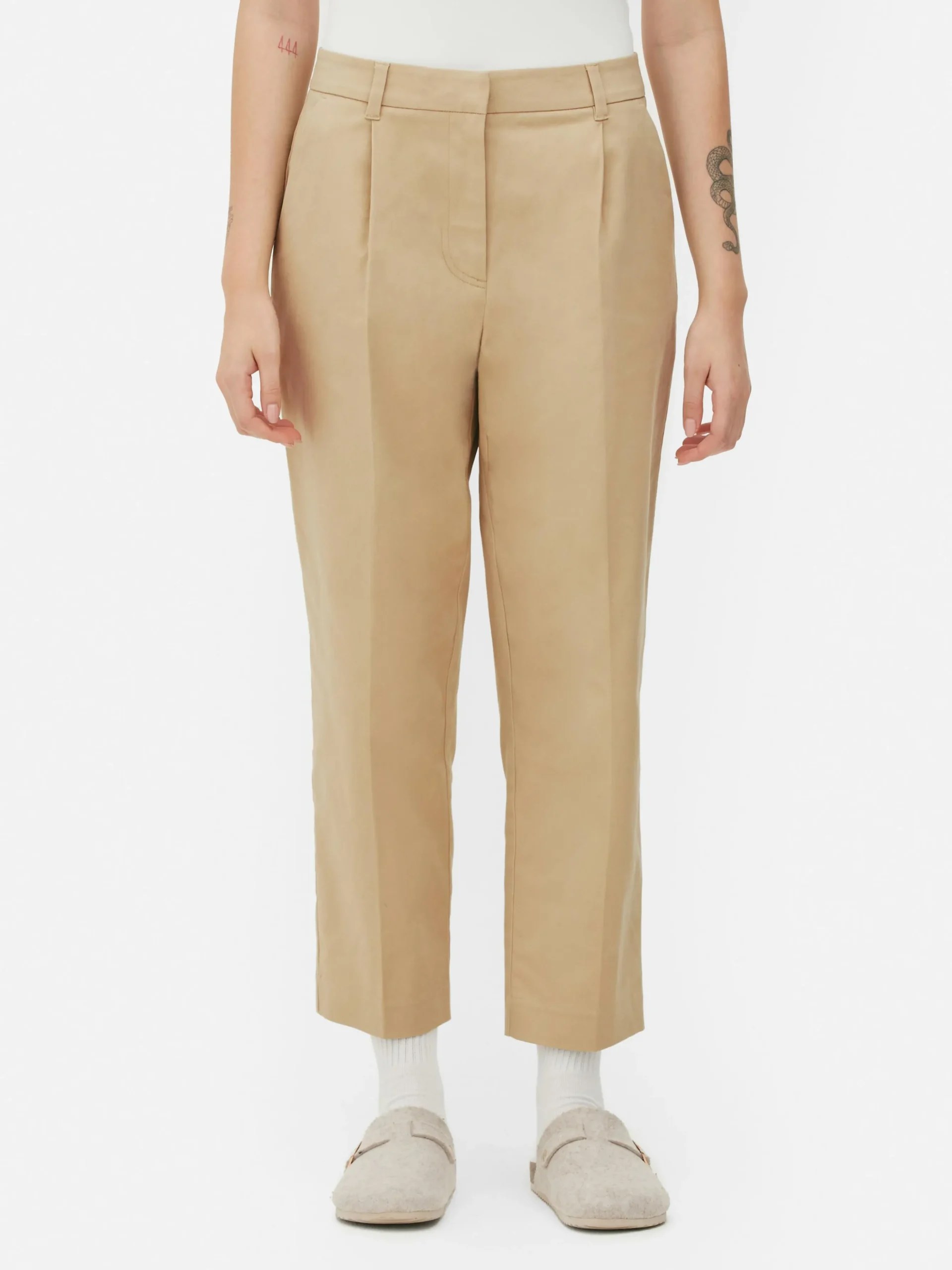 pantalon_chino_fusel_1.webp Pantalon Chino Fuselé