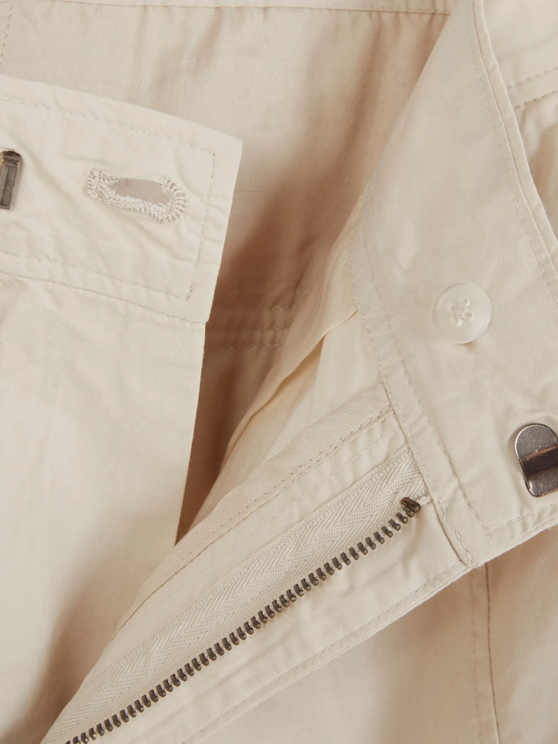 pantalon_utilitaire_coupe_5-1.webp Pantalon Utilitaire Coupe Barrel Rita Ora