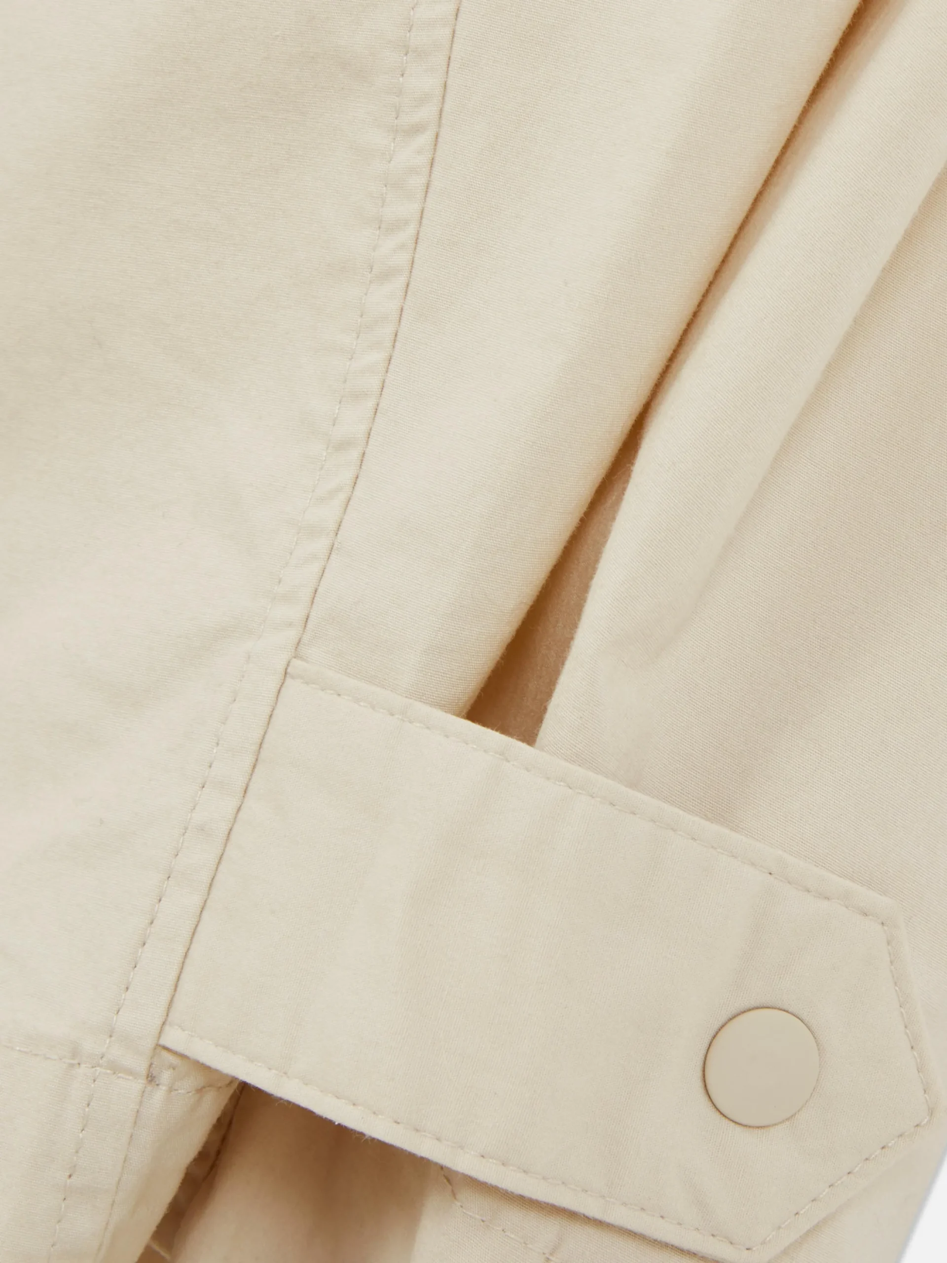 pantalon_utilitaire_coupe_6-1.webp Pantalon Utilitaire Coupe Barrel Rita Ora