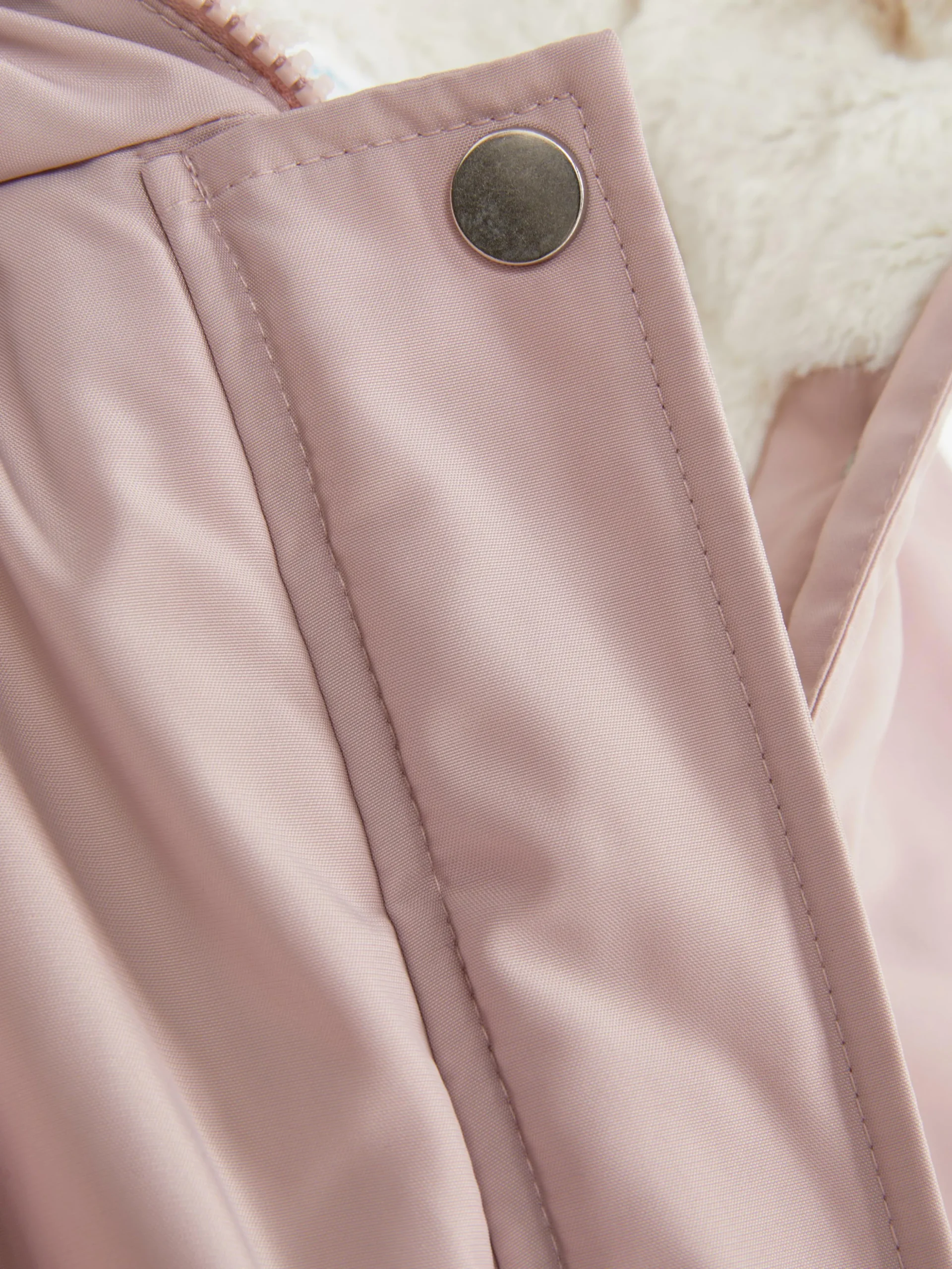 parka__capuche_en_fausse__4-1.webp Parka à Capuche En Fausse Fourrure