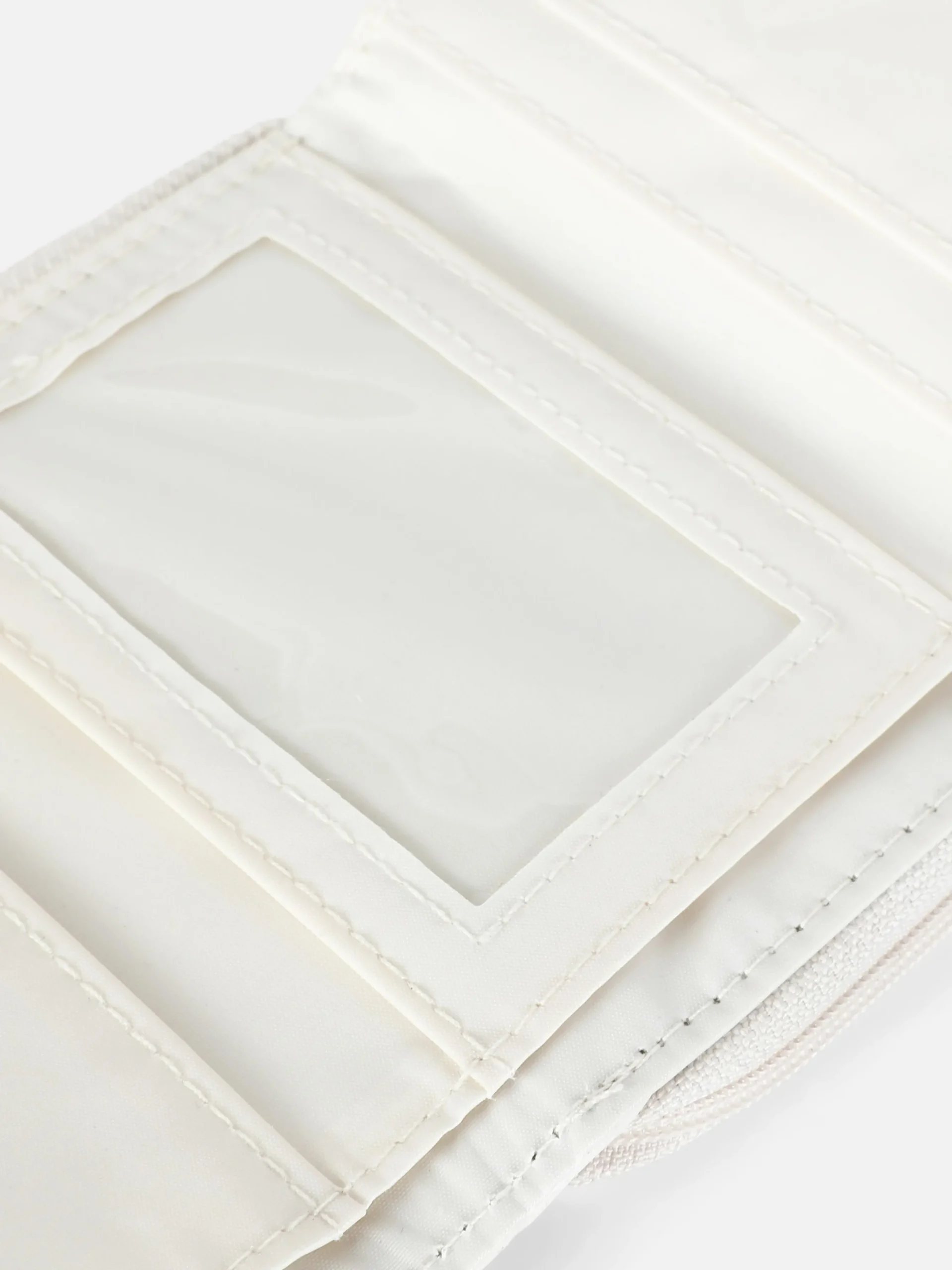 portemonnaie_en_simili_cu_2-1.webp Porte-monnaie En Simili Cuir Effet Croco Avec Initiale