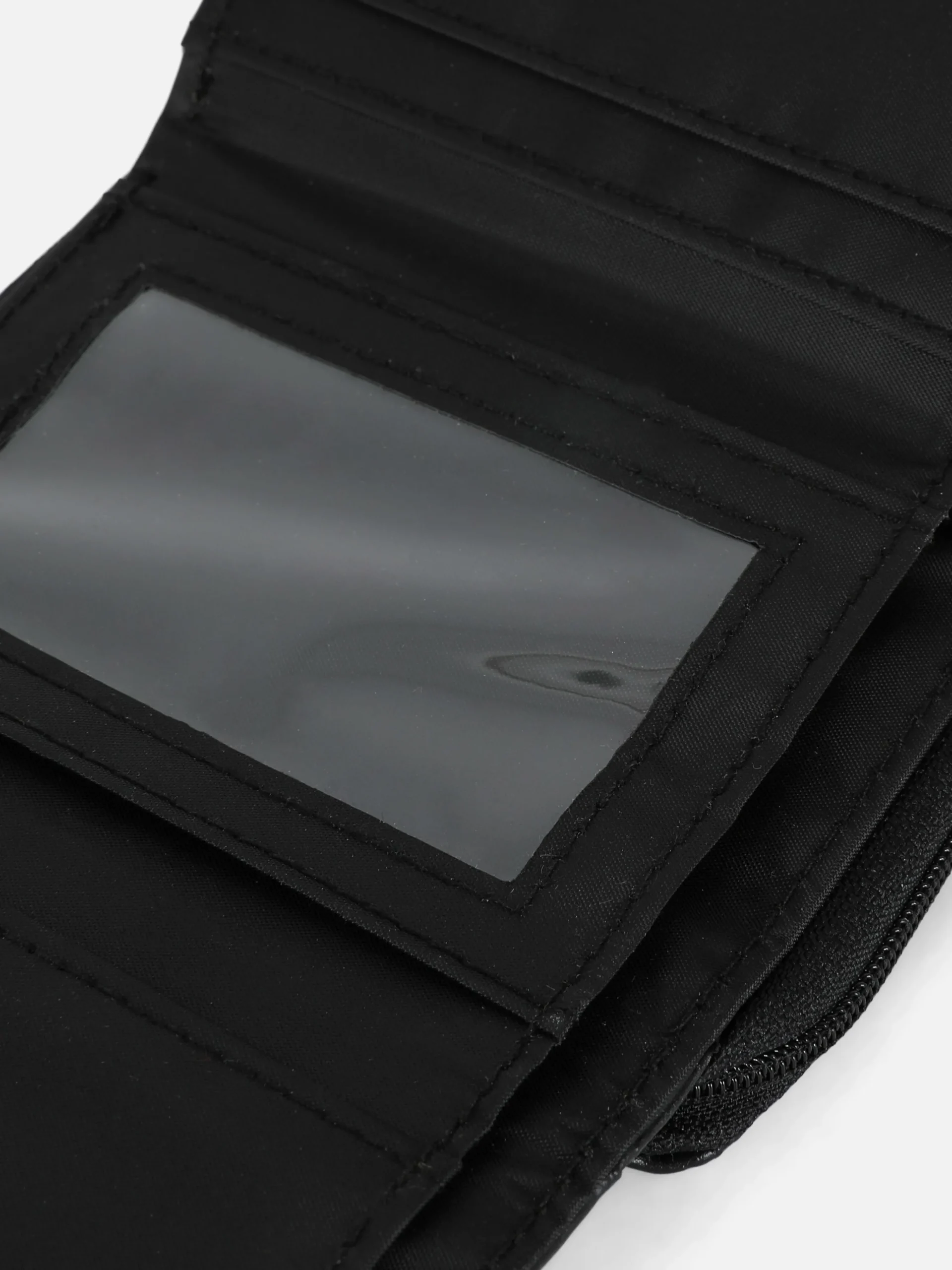 portemonnaie_en_simili_cu_2.webp Porte-monnaie En Simili Cuir Effet Croco Avec Initiale