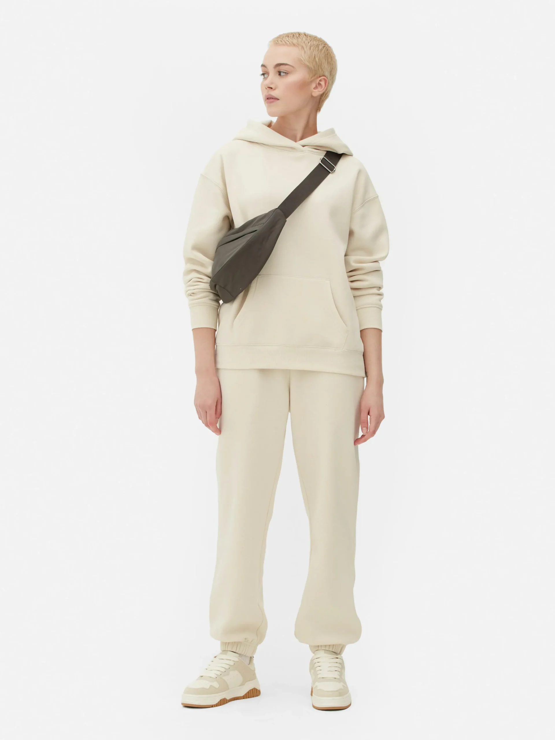 pull__capuche_essential_0-2.webp Pull à Capuche Essential