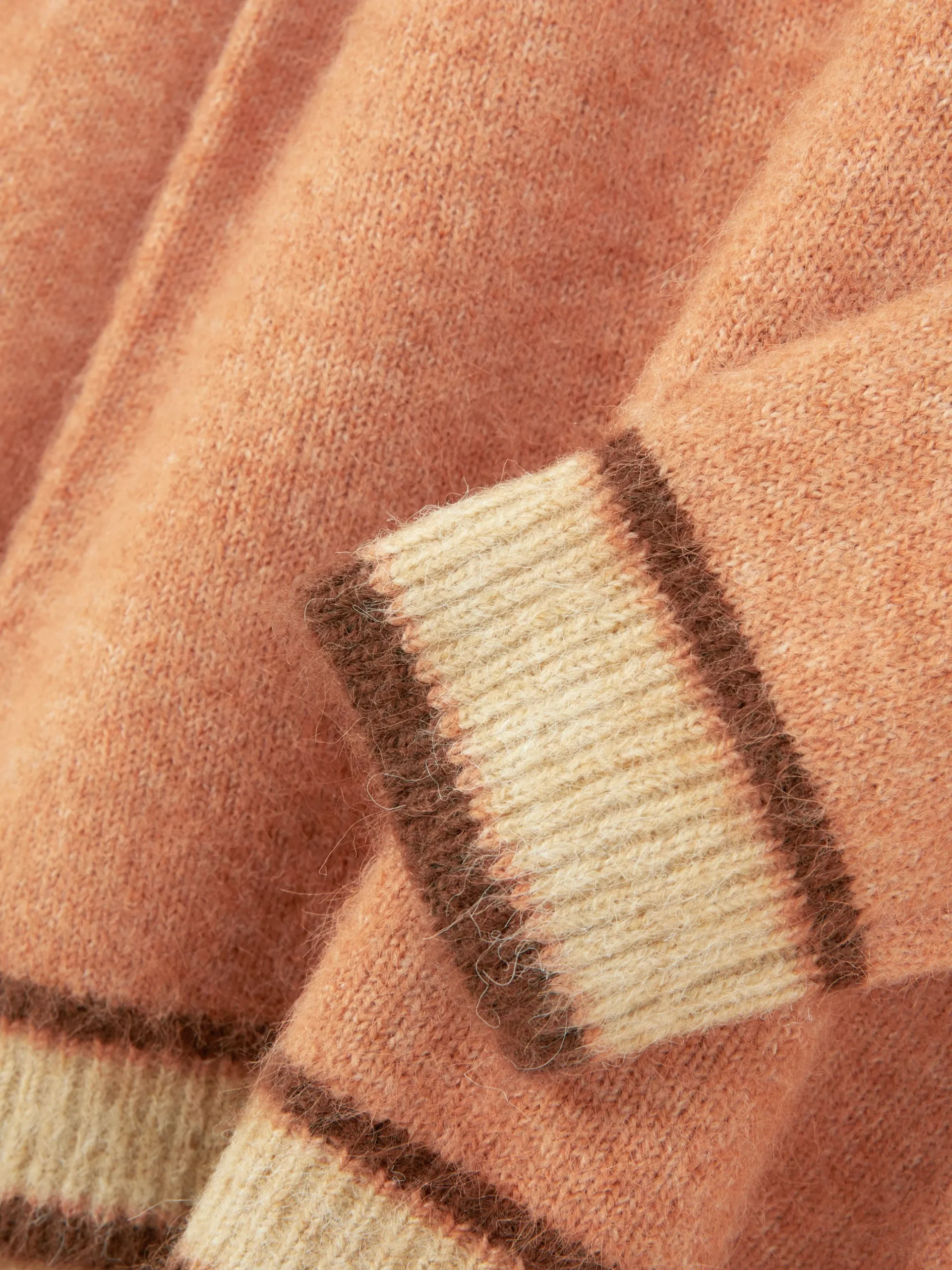 pull__col_en_v_style_vint_6.webp Pull à Col En V Style Vintage Rita Ora