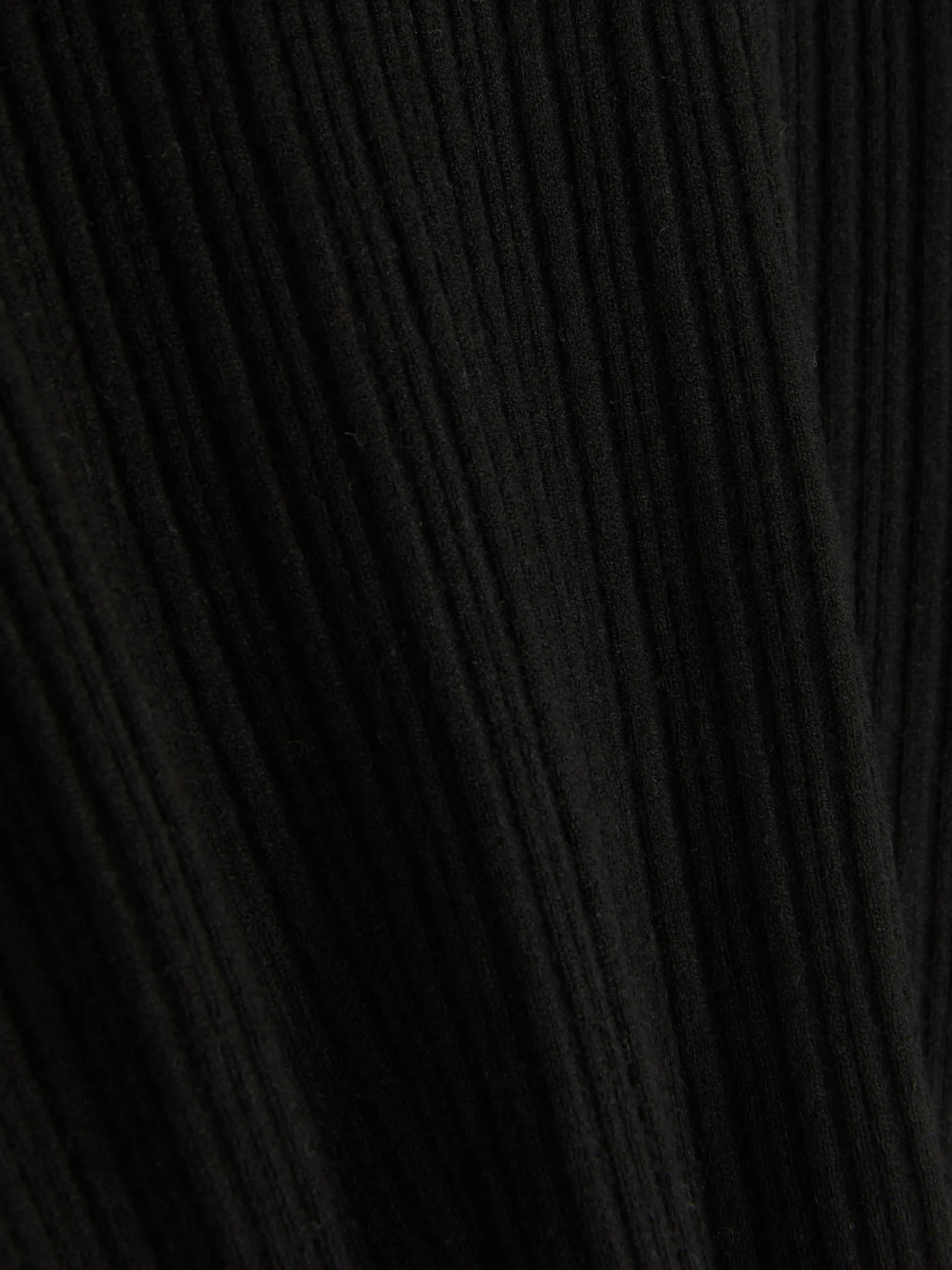 pull__col_ras_du_cou_ctel_2-1.webp Pull à Col Ras Du Cou Côtelé