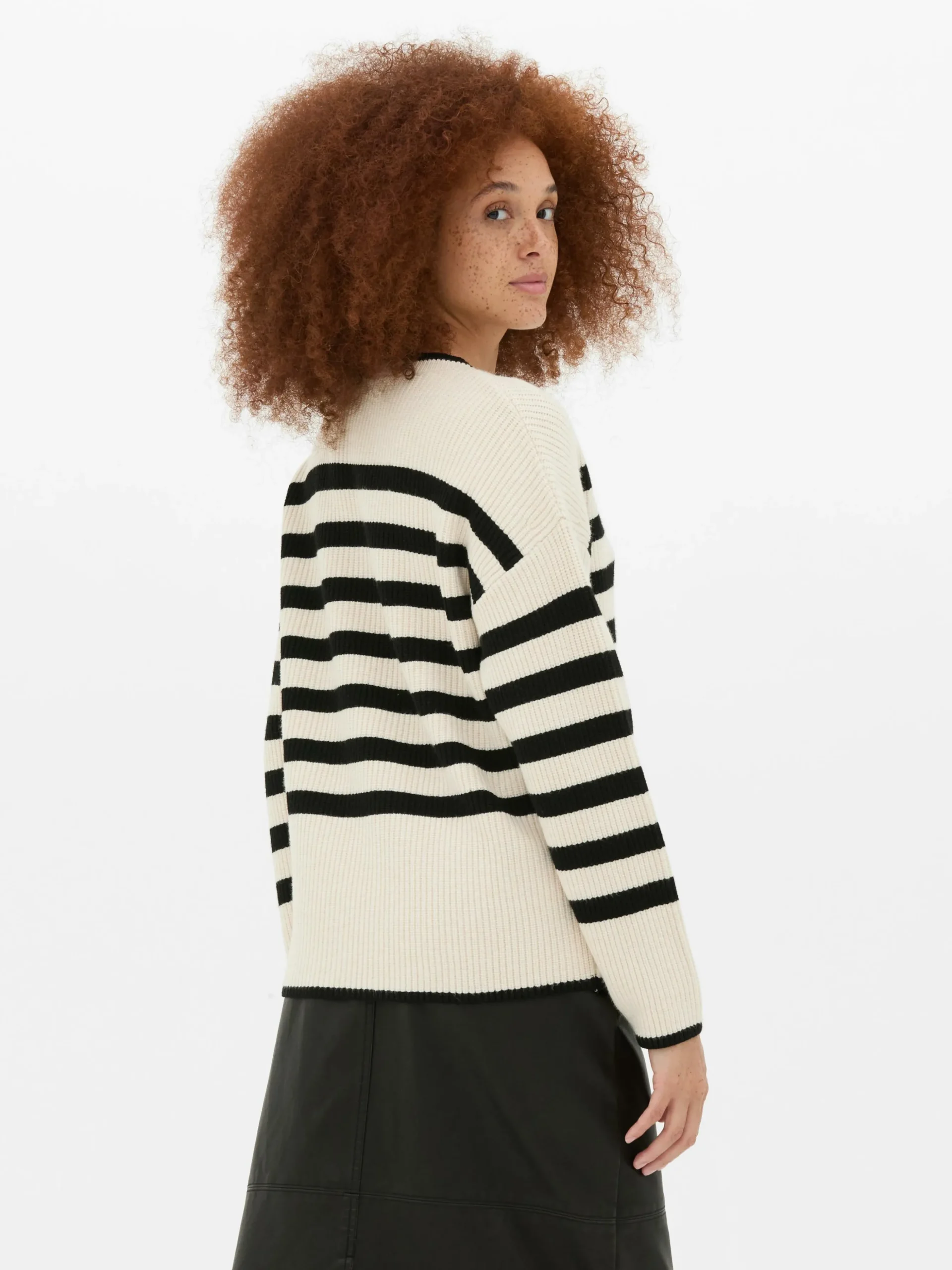 pull__col_rasducou_et__bo_2-1.webp Pull à Col Ras-du-cou Et à Boutons