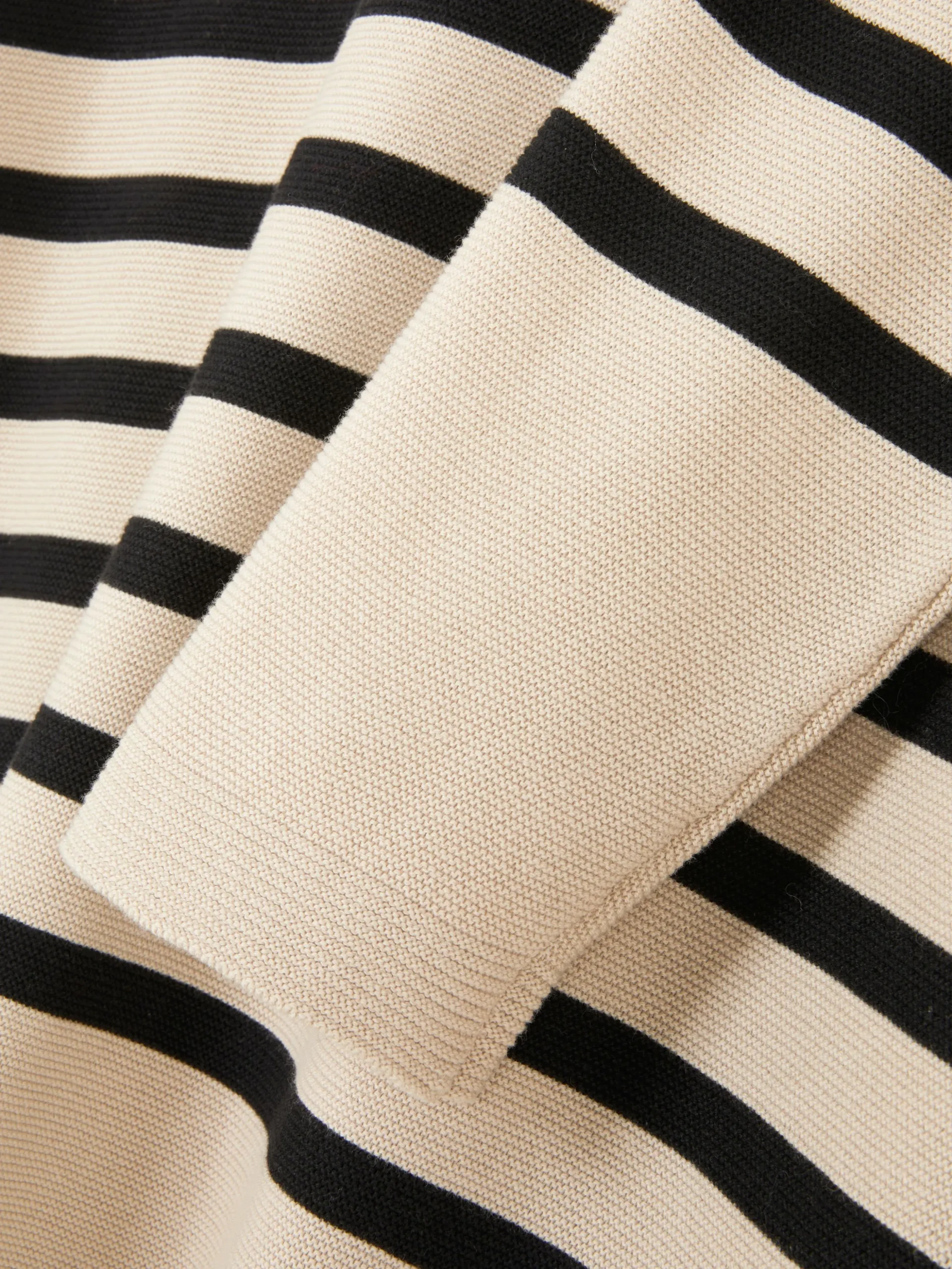 pull__manches_longues_et__6-1.webp Pull à Manches Longues Et Col Bateau