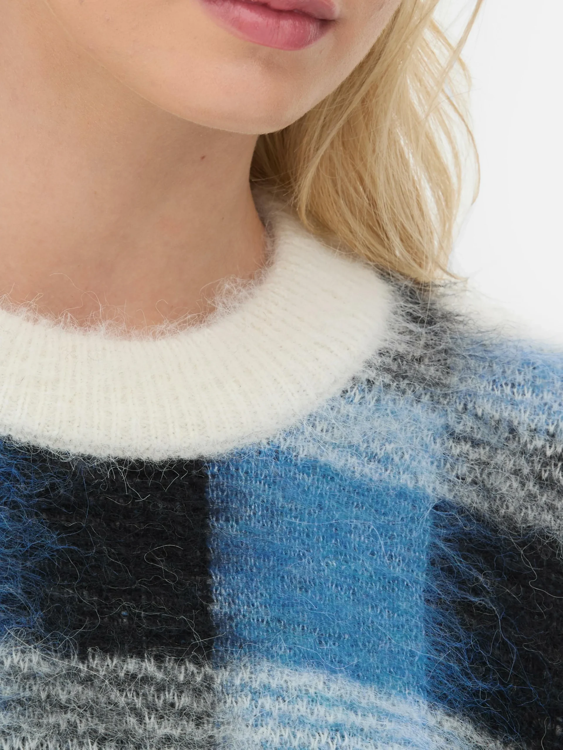 pull_bross__carreaux_rita_2.webp Pull Brossé à Carreaux Rita Ora