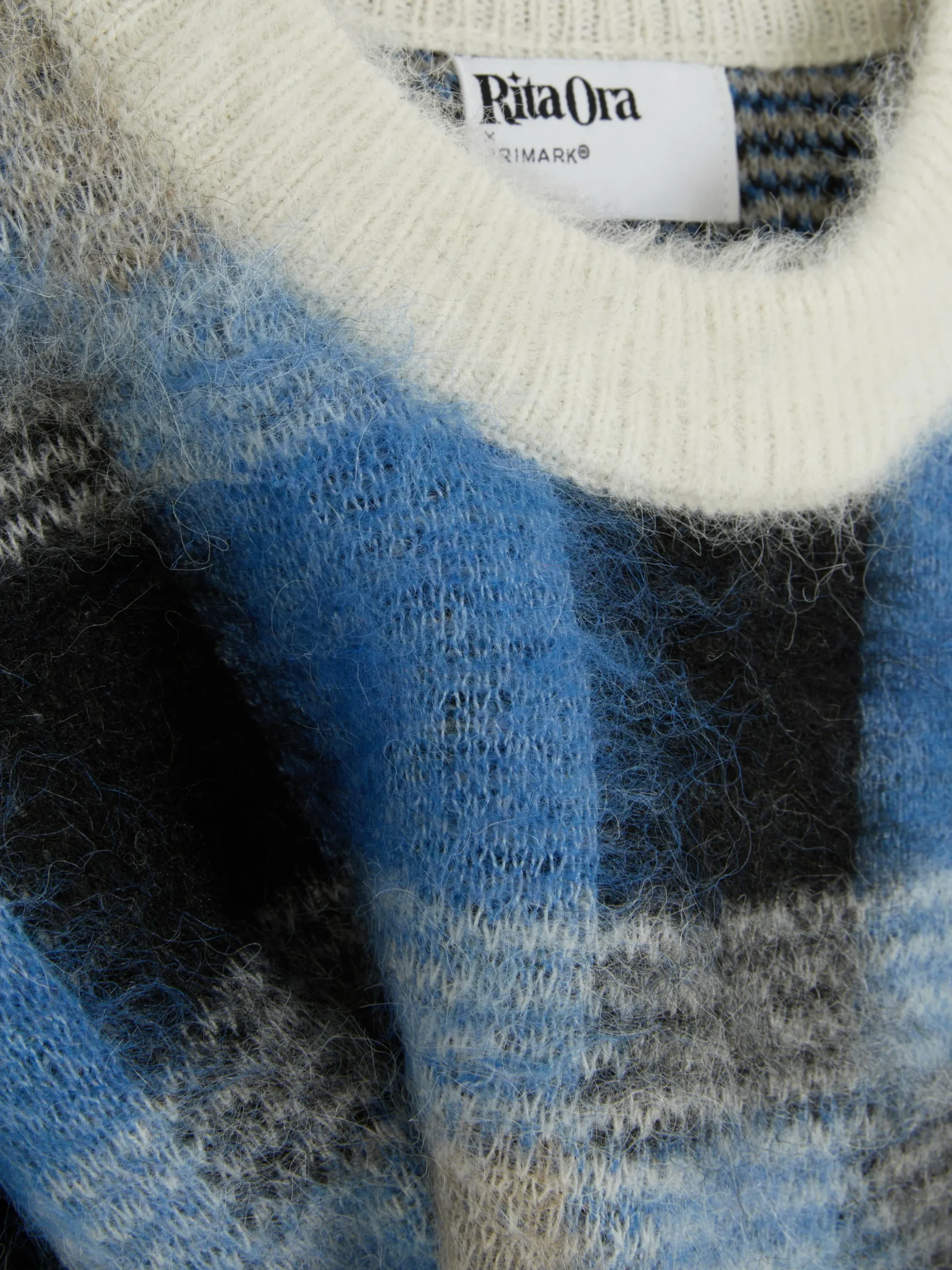 pull_bross__carreaux_rita_5.webp Pull Brossé à Carreaux Rita Ora