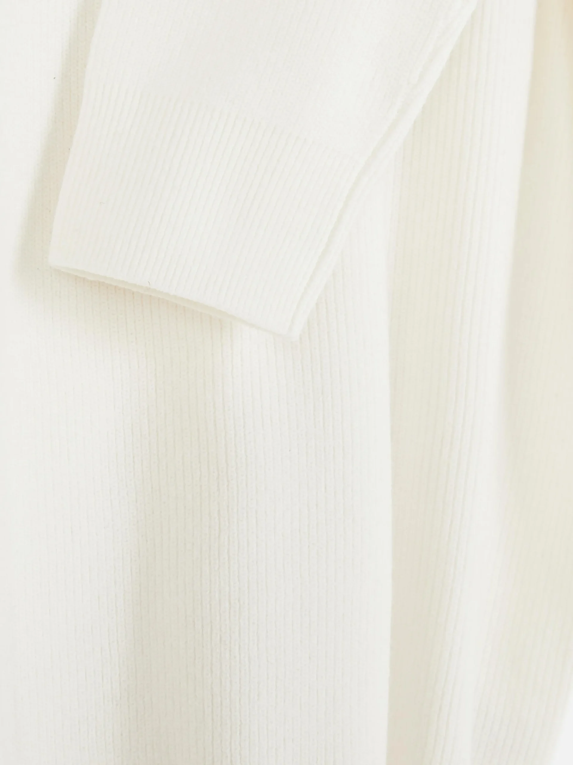 pull_ctel__col_rasducou_5-7.webp Pull Côtelé à Col Ras-du-cou