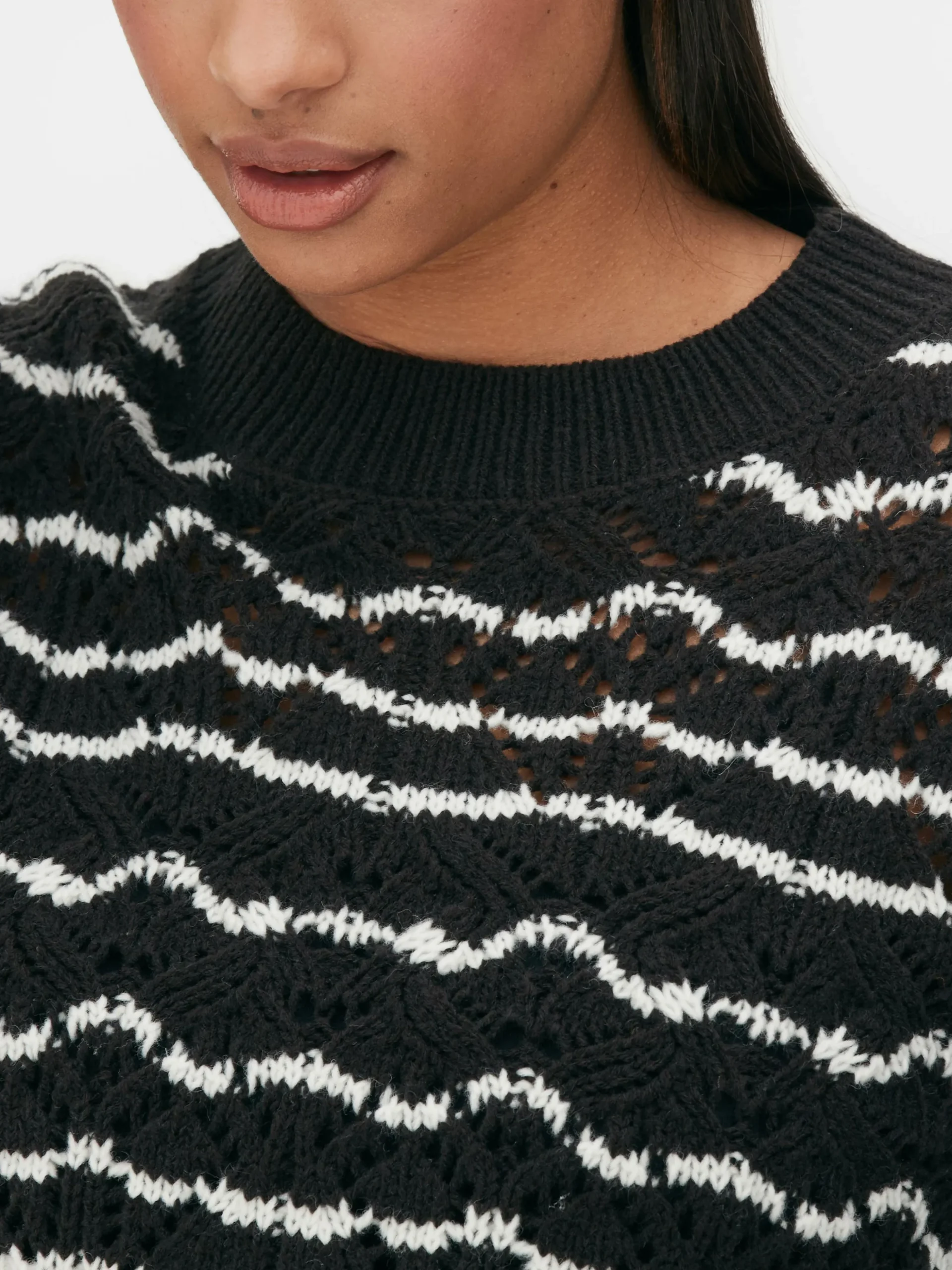 pull_en_maille_ajoure__co_2.webp Pull En Maille Ajourée à Col Ras-du-cou