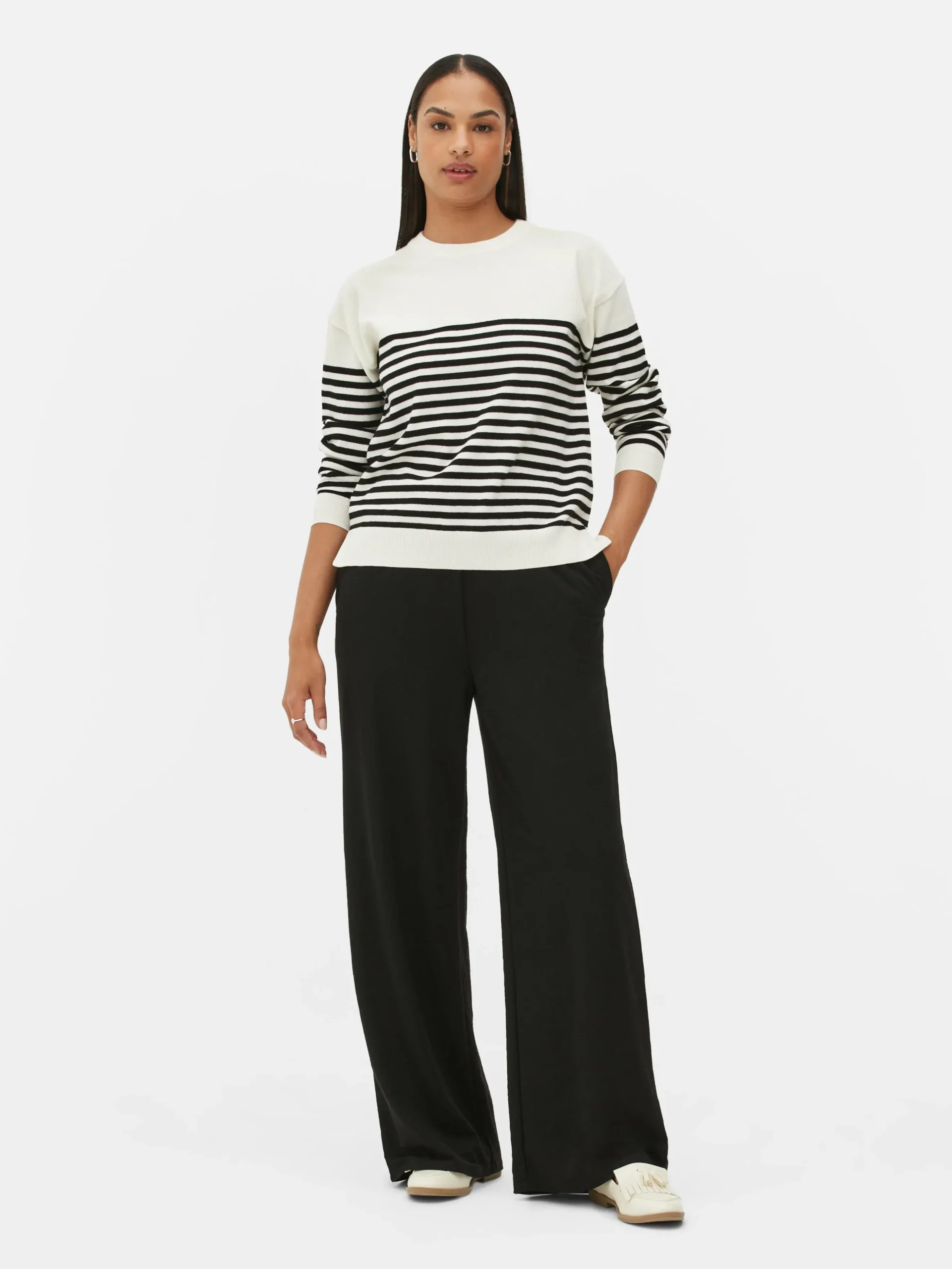 pull_en_maille_fine__col__0-1.webp Pull En Maille Fine à Col Ras-du-cou