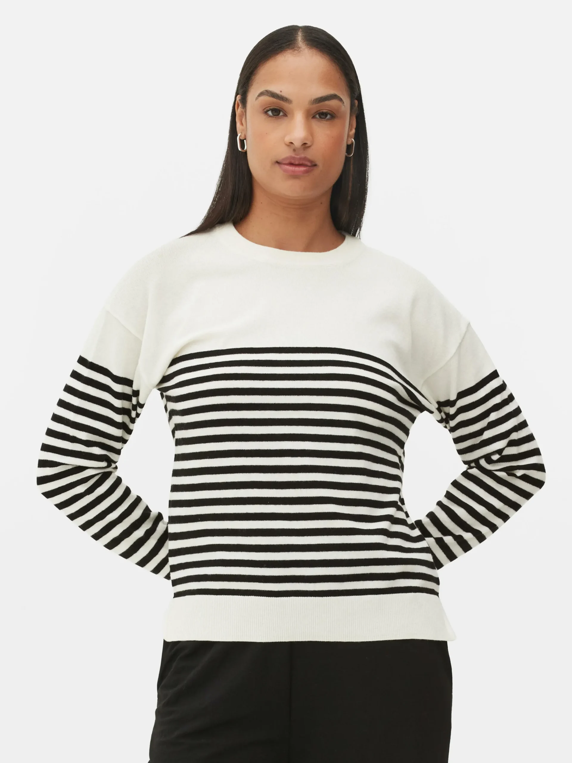 pull_en_maille_fine__col__1-1.webp Pull En Maille Fine à Col Ras-du-cou