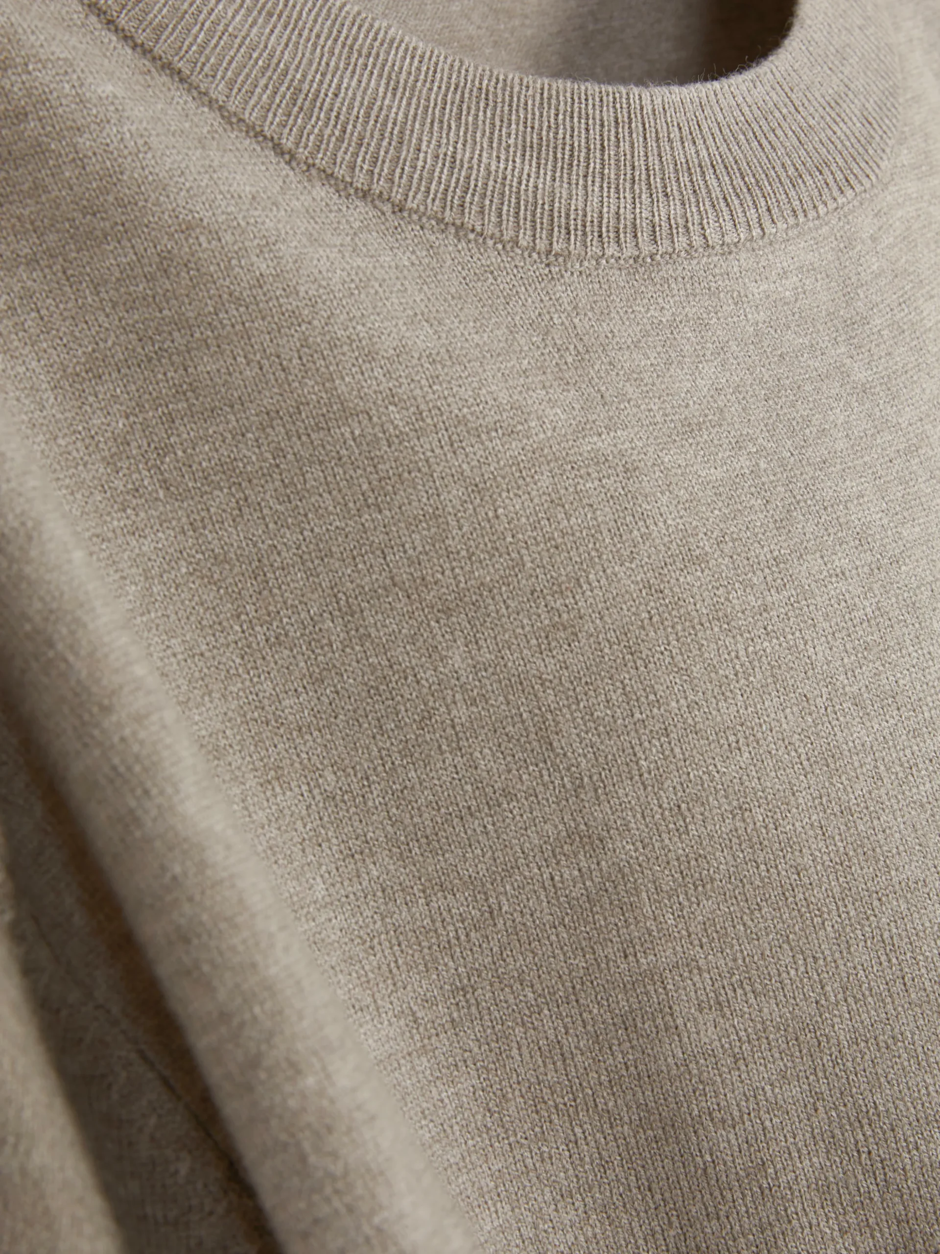 pull_en_maille_fine__col__5-3.webp Pull En Maille Fine à Col Ras-du-cou