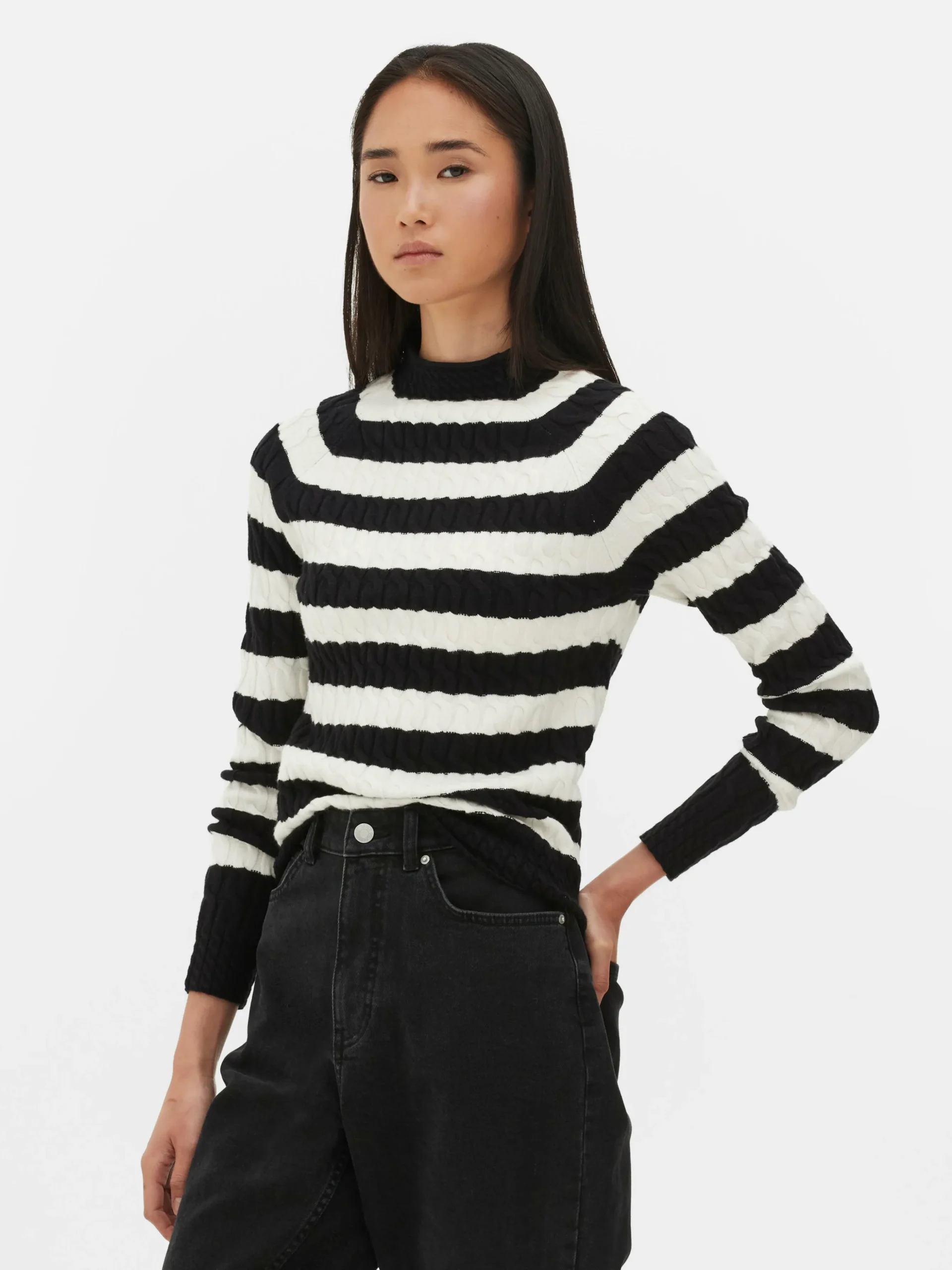 pull_en_maille_torsade__c_0-3.webp Pull En Maille Torsadée à Col Montant