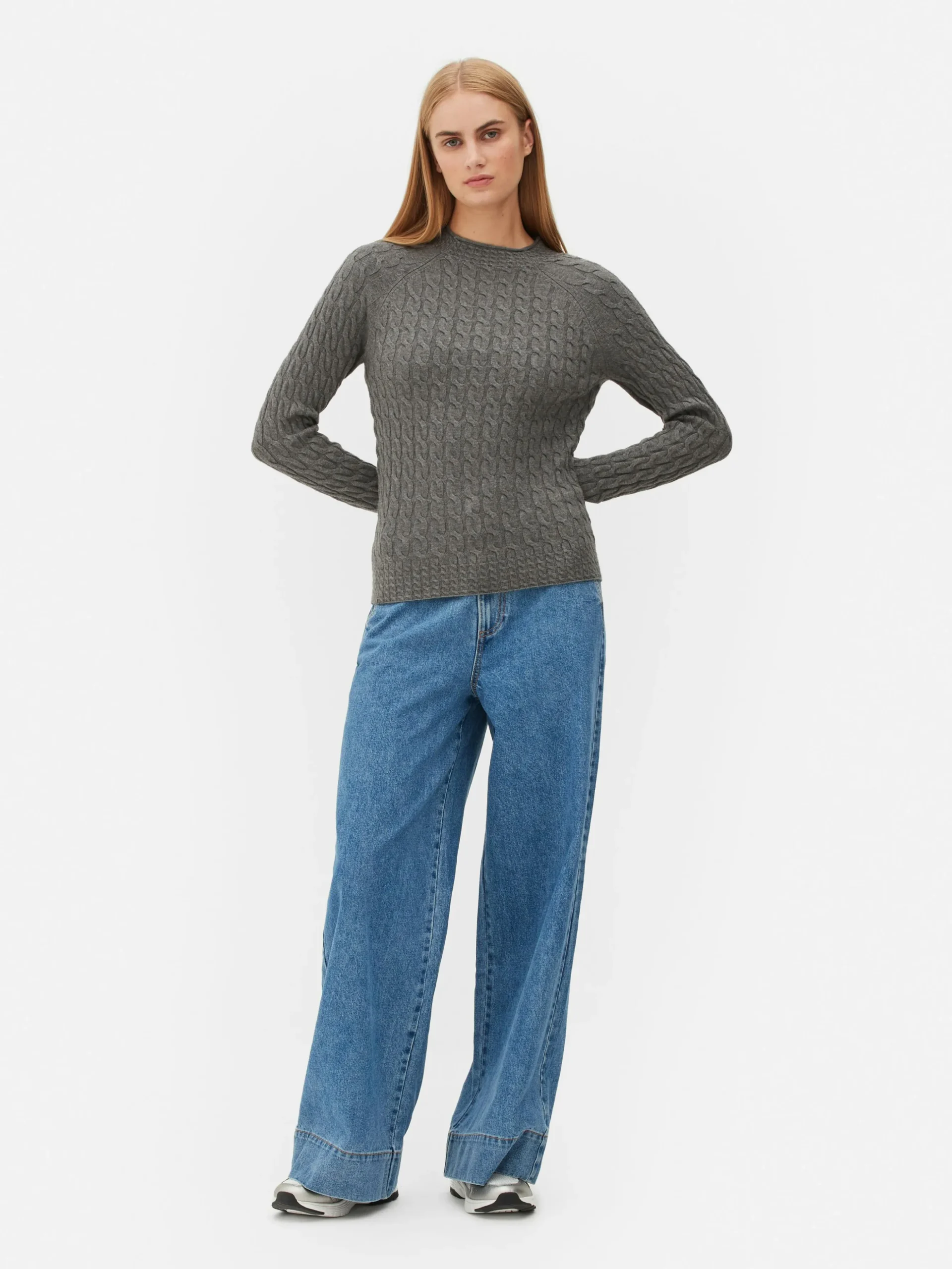 pull_en_maille_torsade__c_1-2.webp Pull En Maille Torsadée à Col Montant