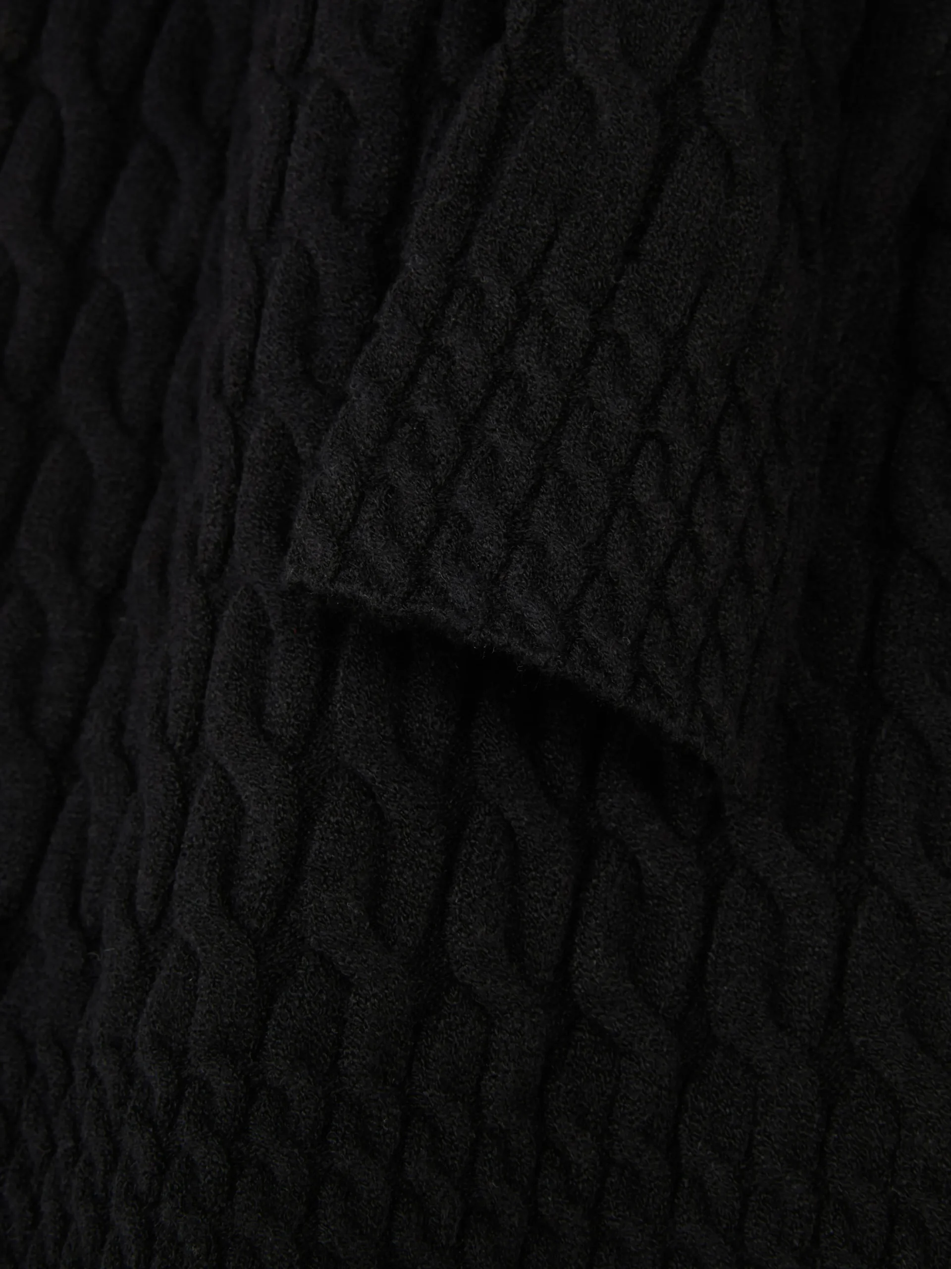 pull_en_maille_torsade__c_5.webp Pull En Maille Torsadée à Col Montant