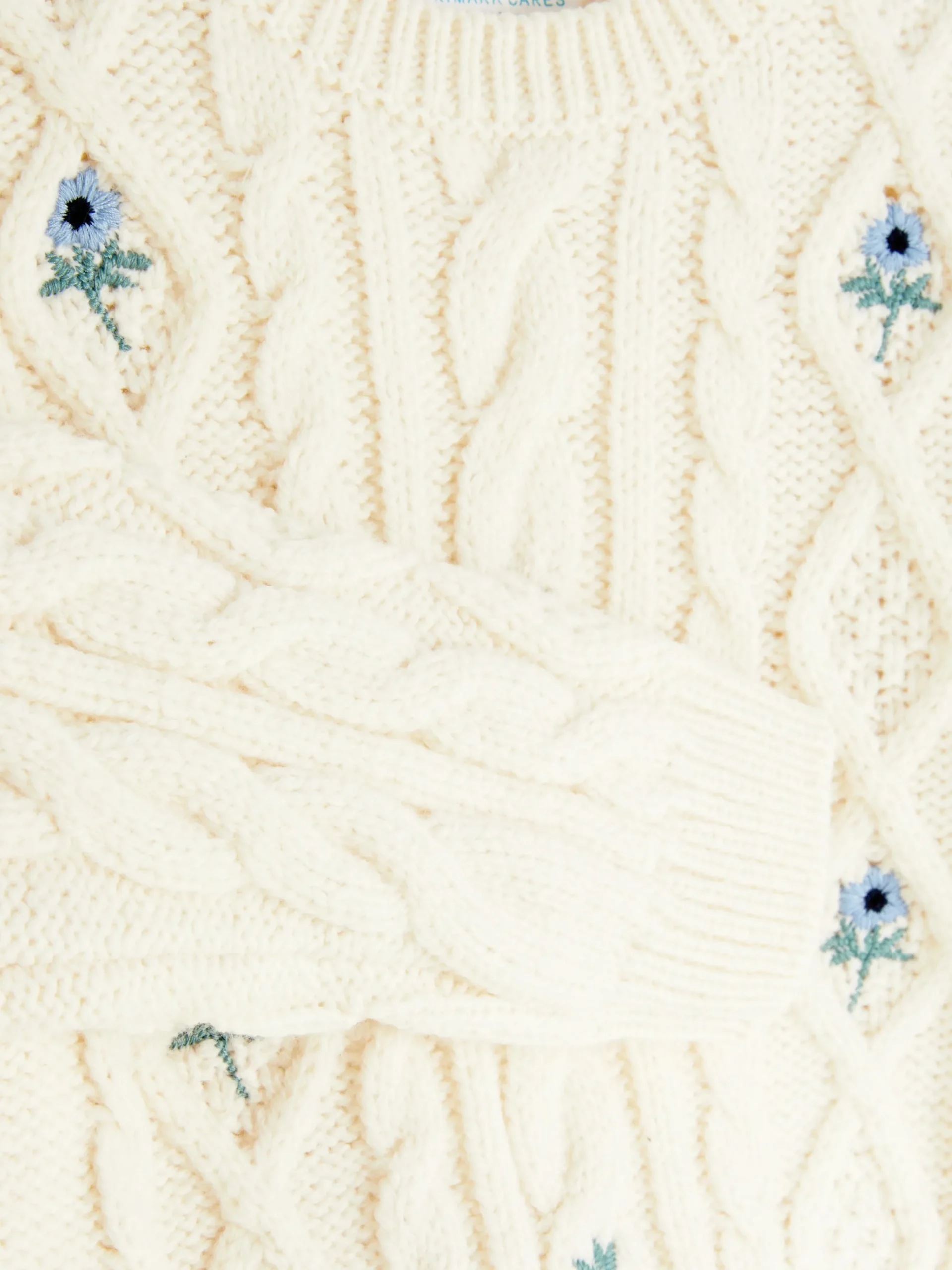 pull_en_maille_torsade__f_4.webp Pull En Maille Torsadée à Fleurs Brodées