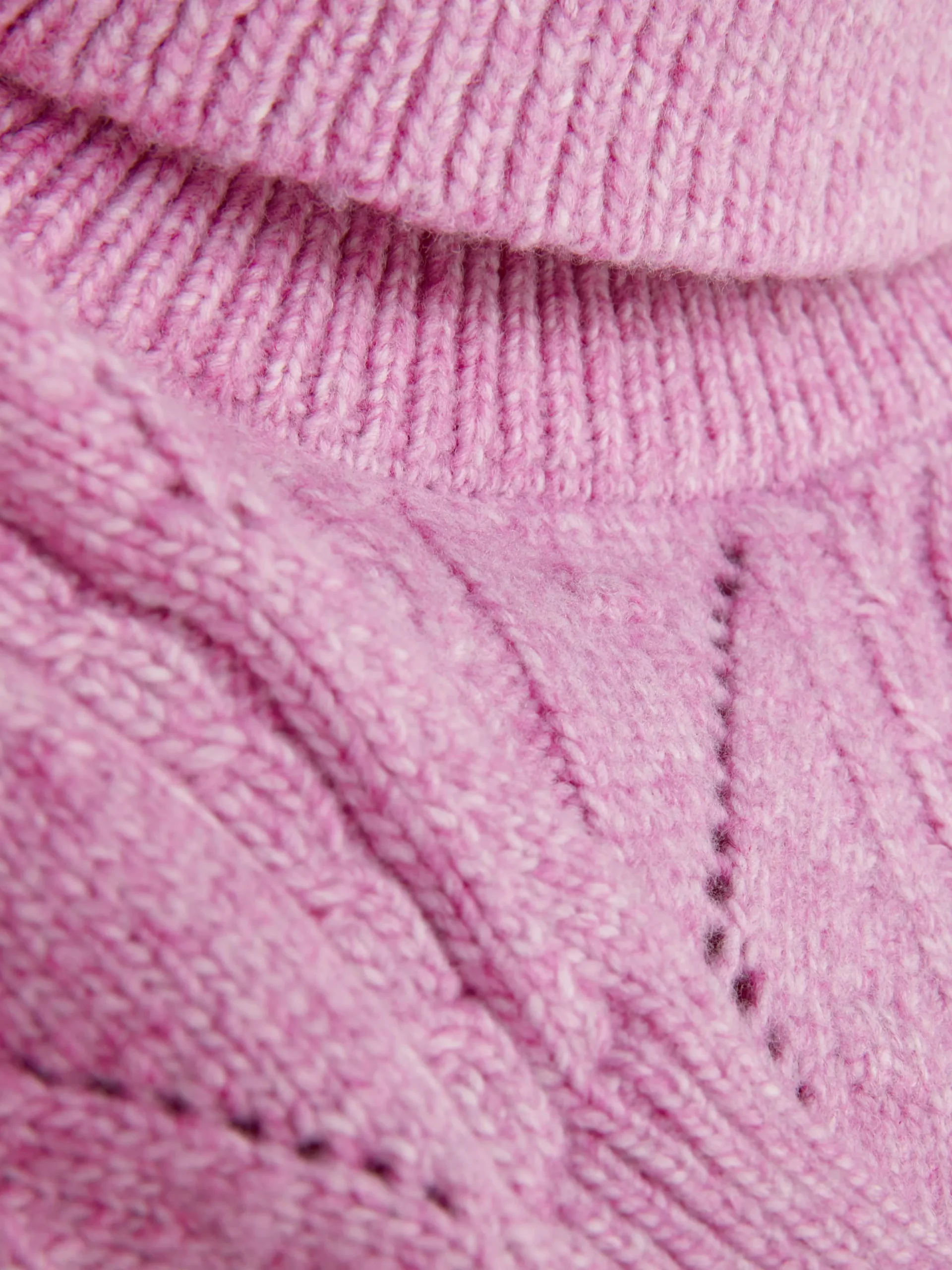 pull_tricot__col_roul_2.webp Pull Tricoté à Col Roulé