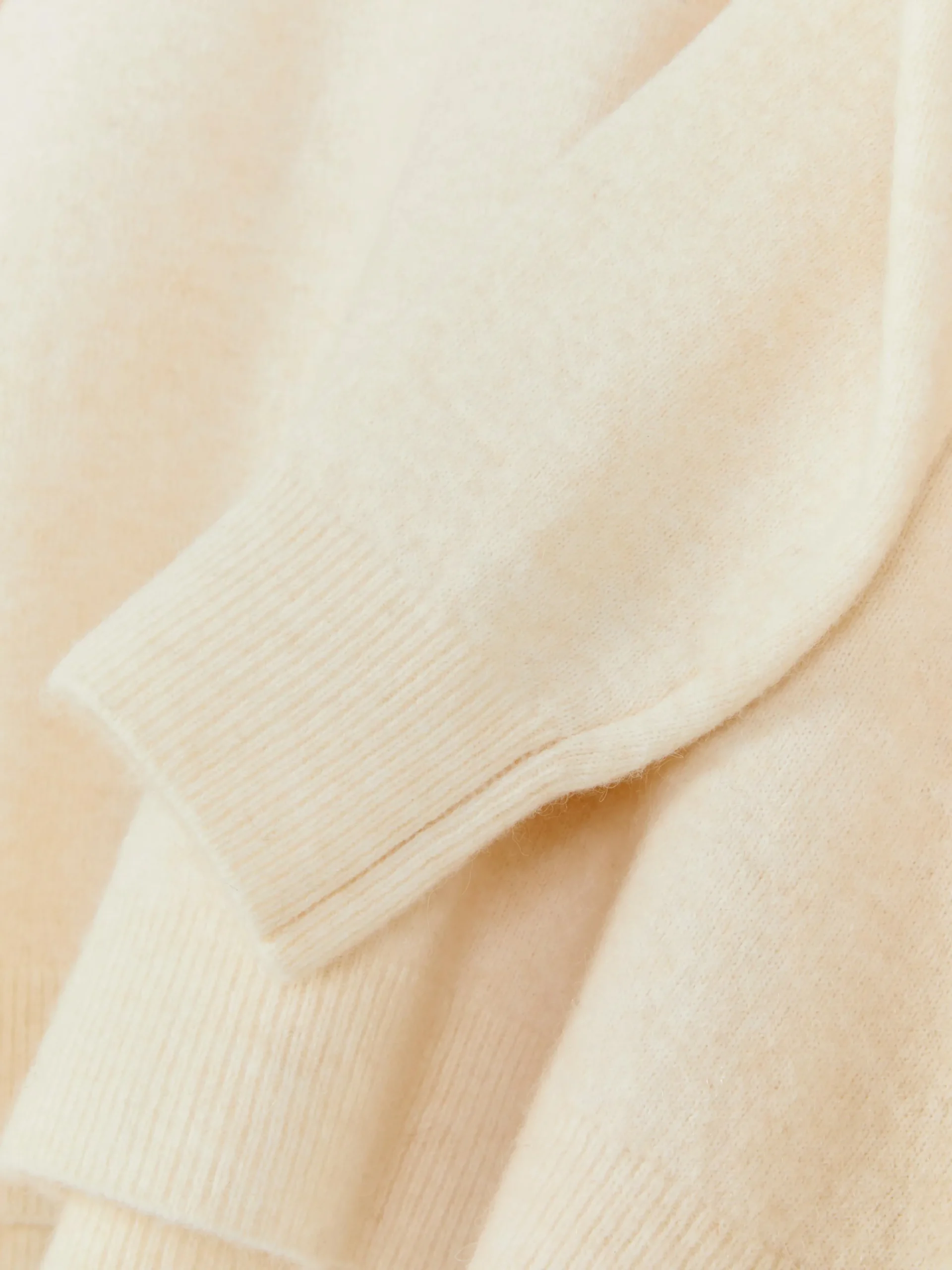 pull_tricot_avec_nud_dans_5-1.webp Pull Tricoté Avec Nœud Dans Le Dos