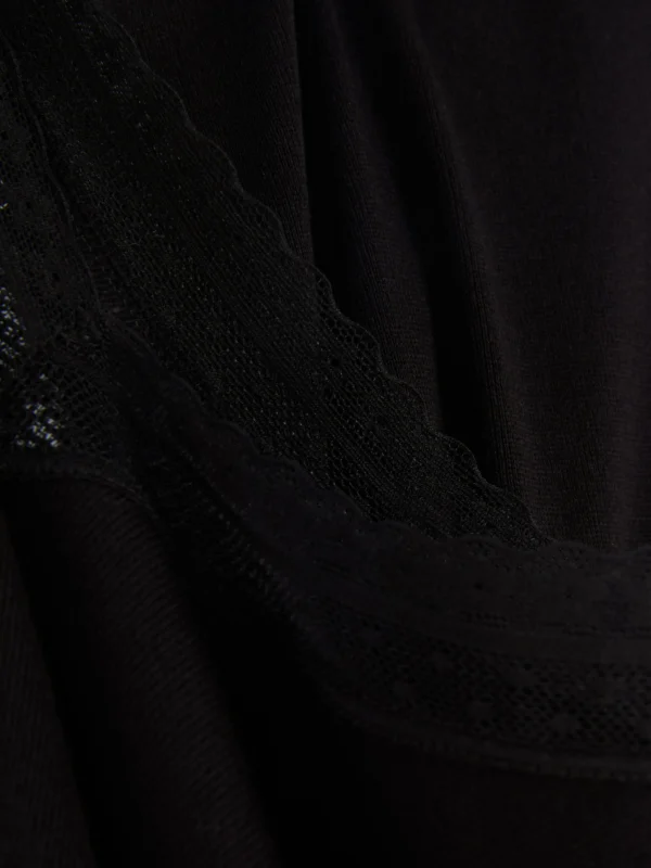 Pyjama à Manches Longues Avec Finitions En Dentelle