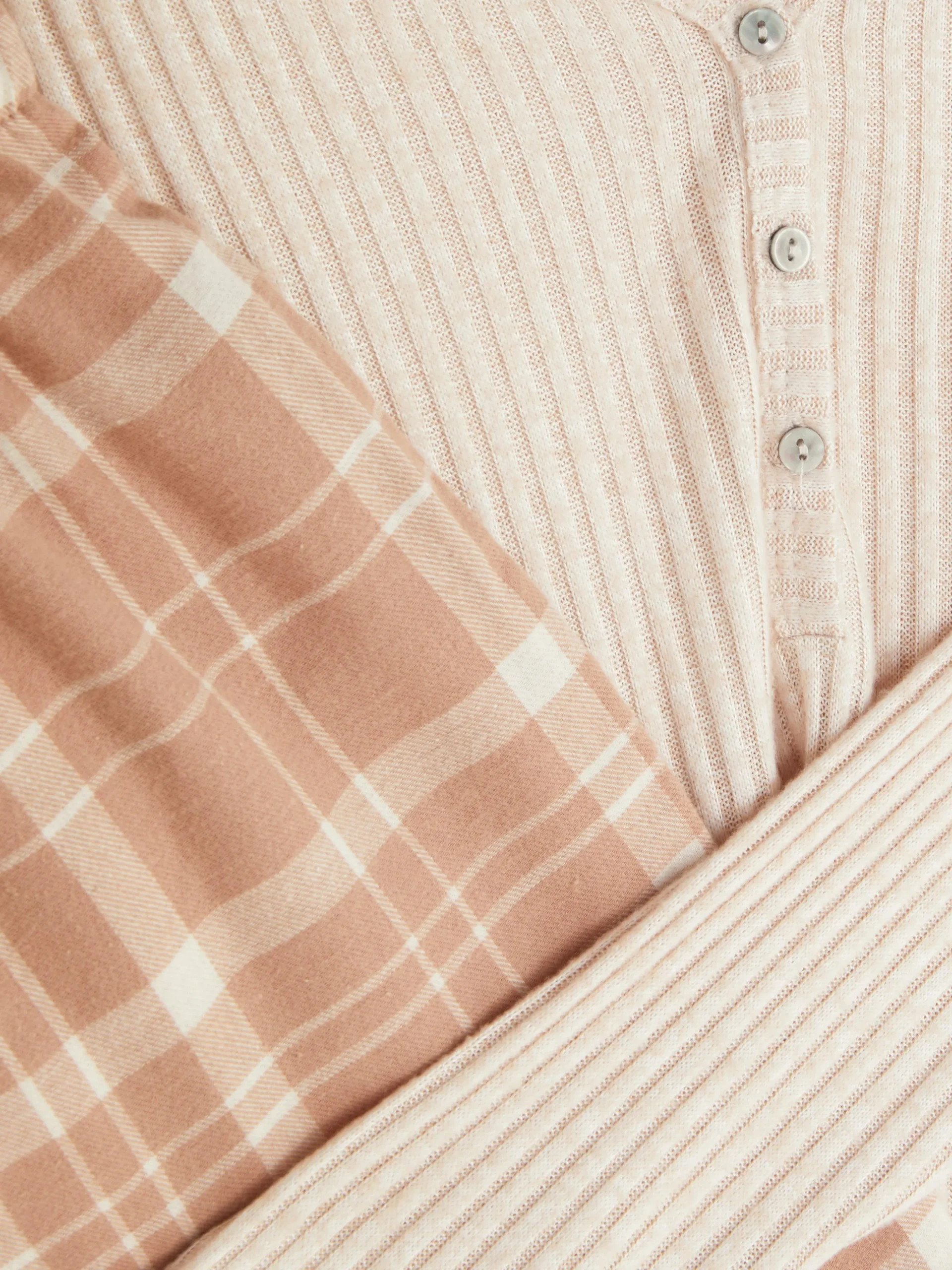 pyjama__manches_longues_a_1-3.webp Pyjama à Manches Longues Avec Bas à Carreaux