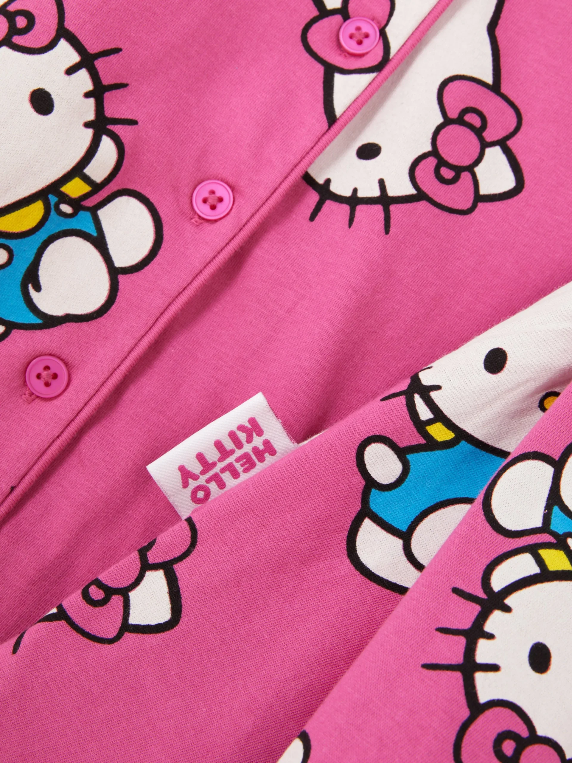 pyjama_chemise_et_short_e_1-1.webp Pyjama Chemise Et Short 50e Anniversaire Hello Kitty