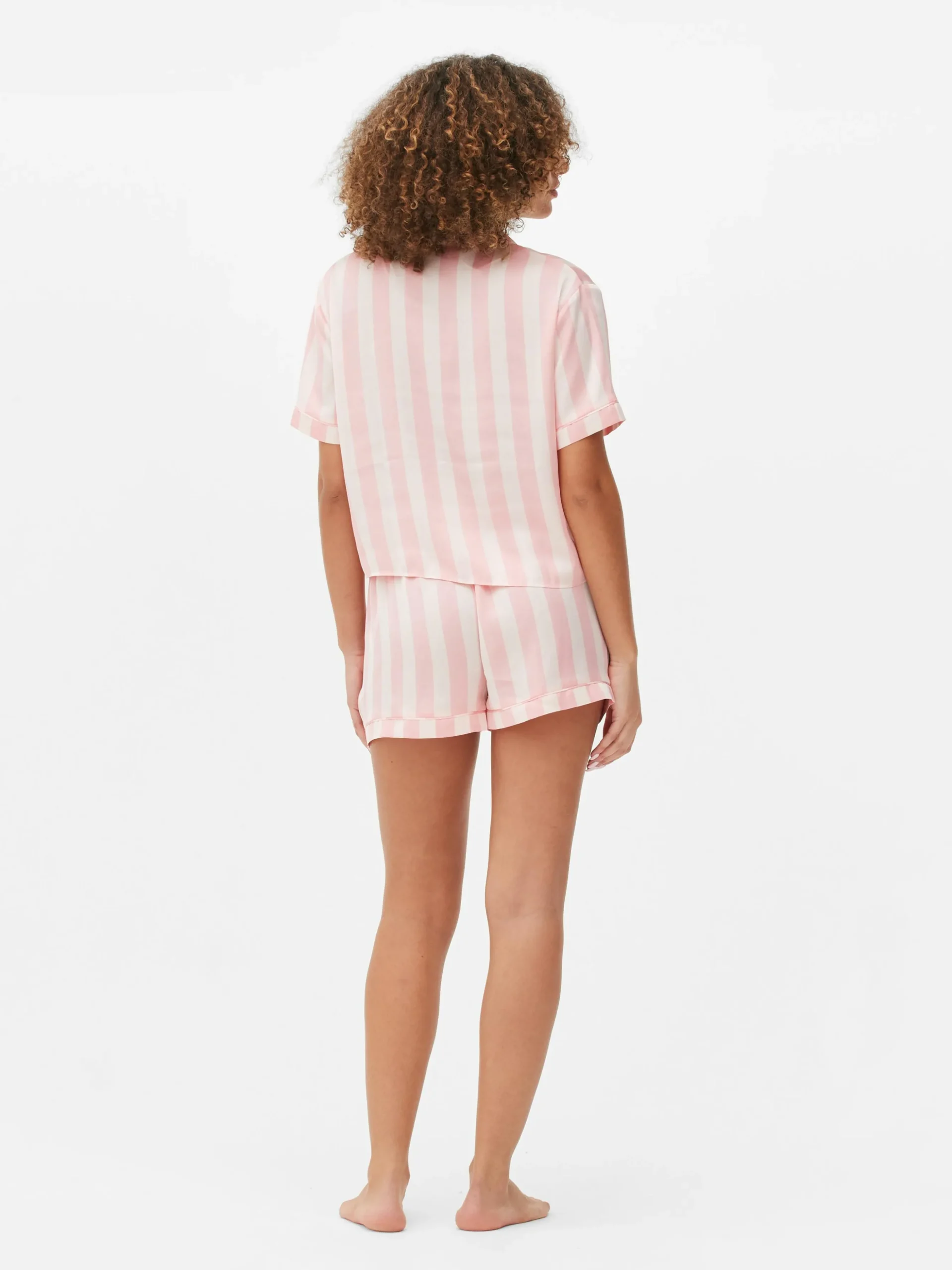 pyjama_chemise_et_short_e_3.webp Pyjama Chemise Et Short En Satin