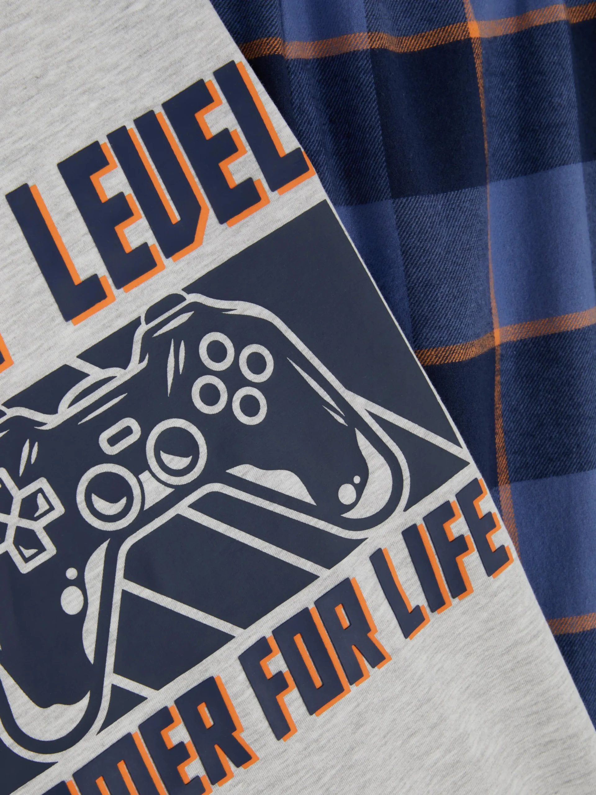 pyjama_de_gamer__carreaux_2.webp Pyjama De Gamer à Carreaux