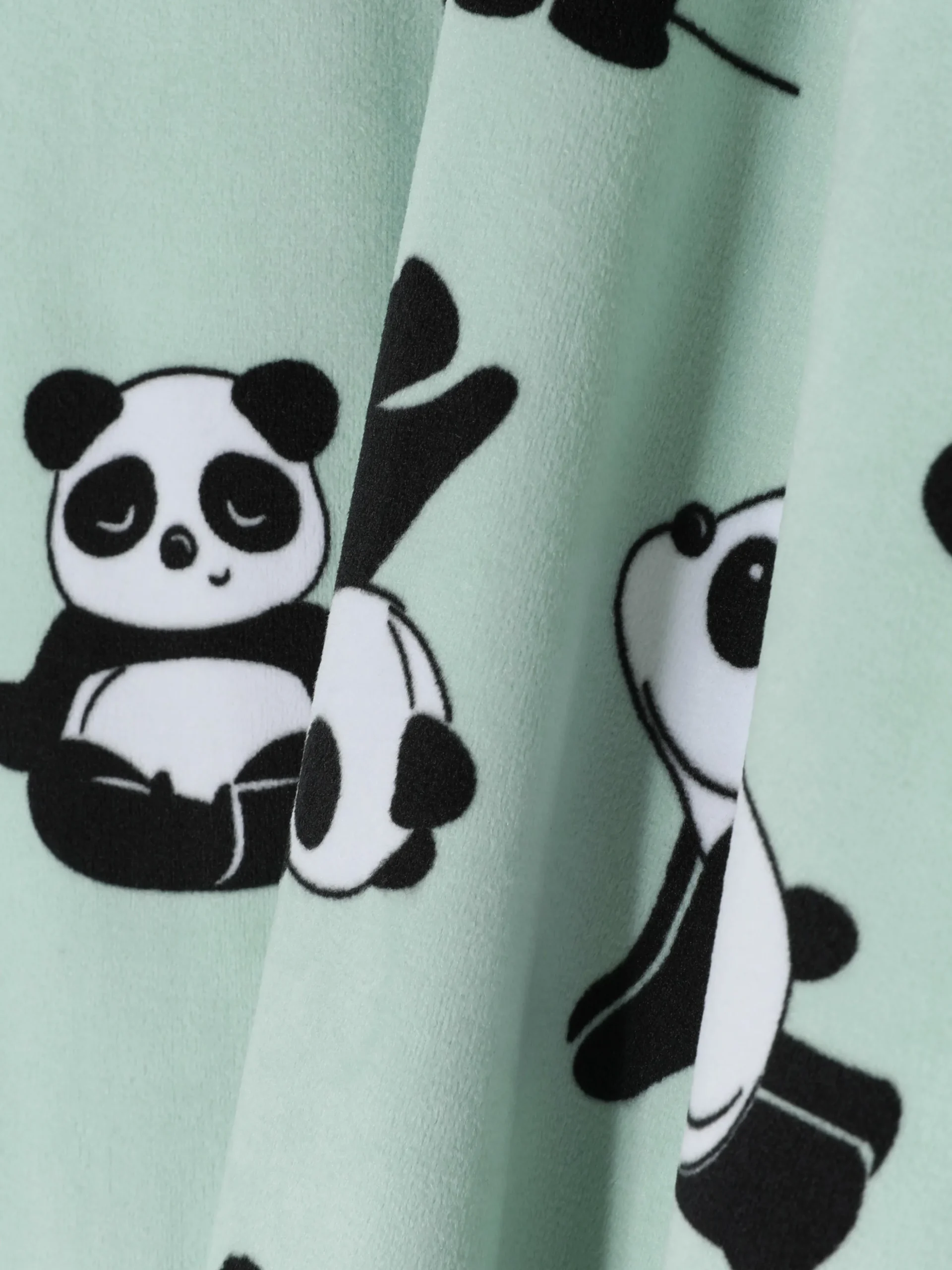 pyjama_long_en_velours__m_4.webp Pyjama Long En Velours à Motif Panda
