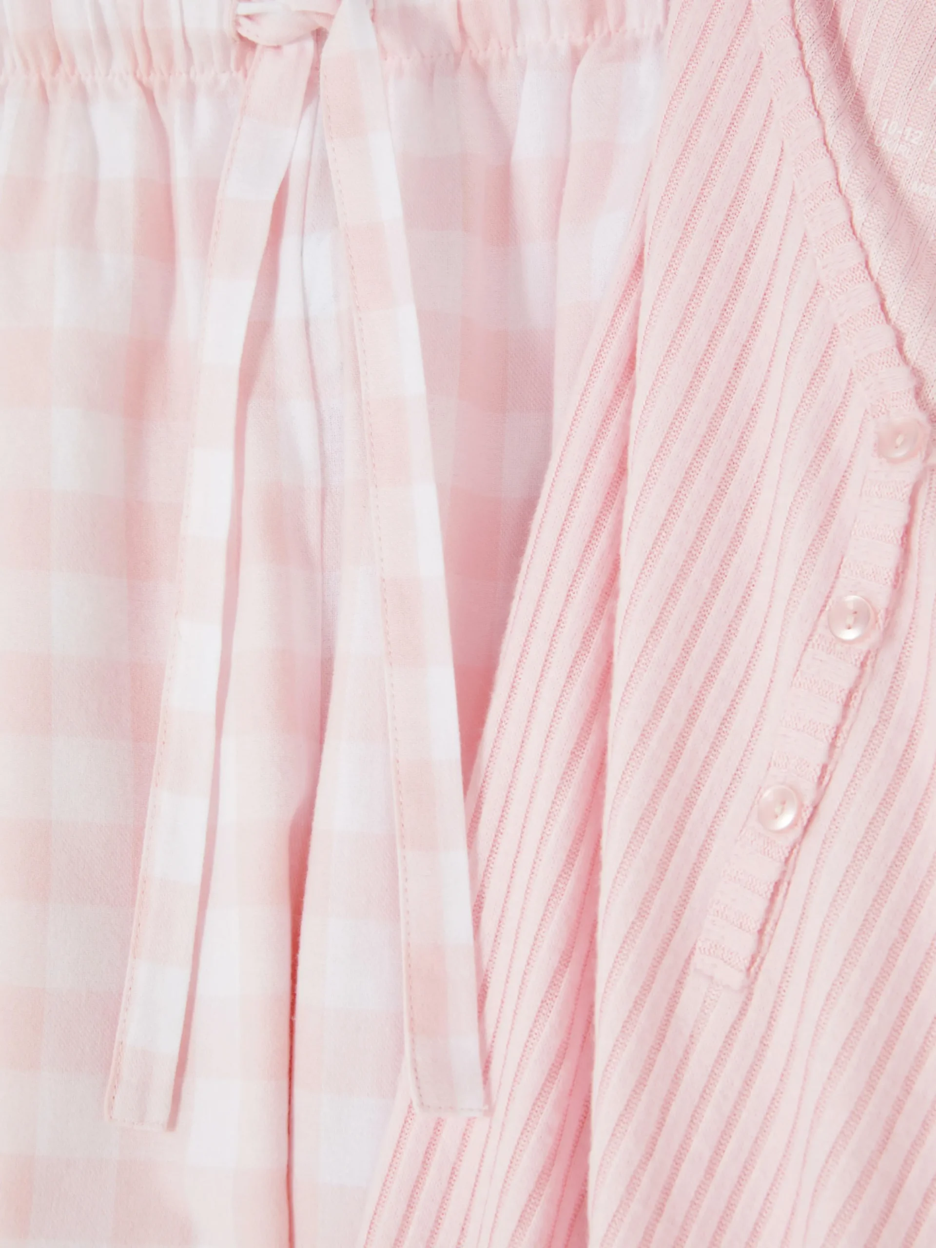 pyjama_tshirt_boutonn_et__1.webp Pyjama T-shirt Boutonné Et Pantalon à Motifs