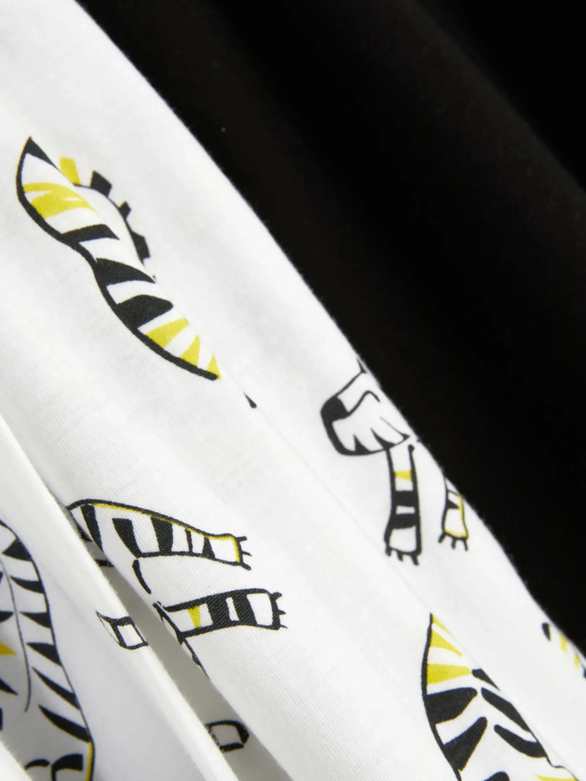 pyjama_tshirt_et_bas_de_j_1.webp Pyjama T-shirt Et Bas De Jogging