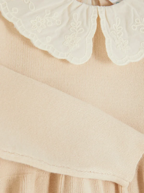 Robe En Maille à Col Brodé