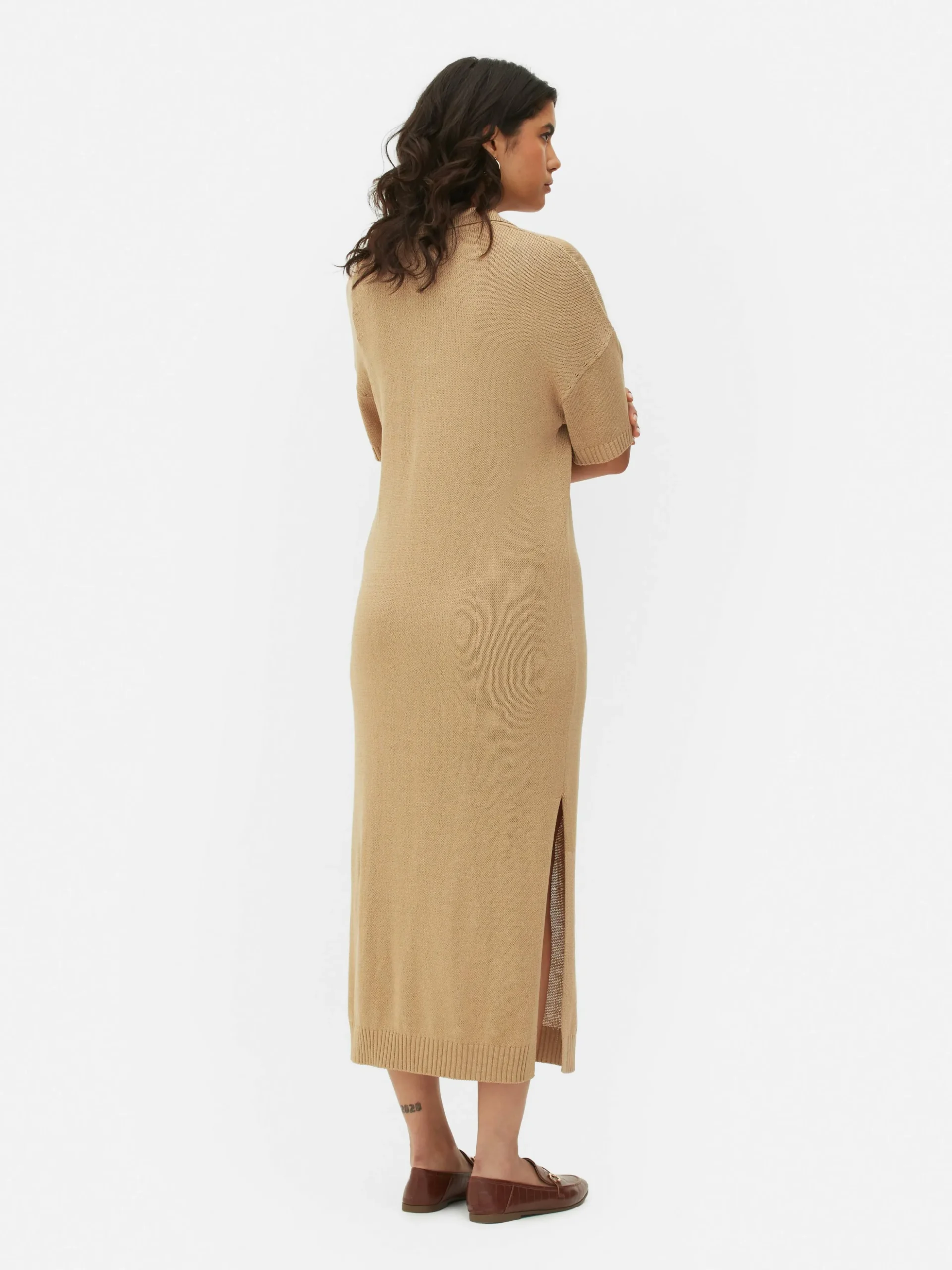 robe_milongue_avec_col_en_2.webp Robe Mi-longue Avec Col En V