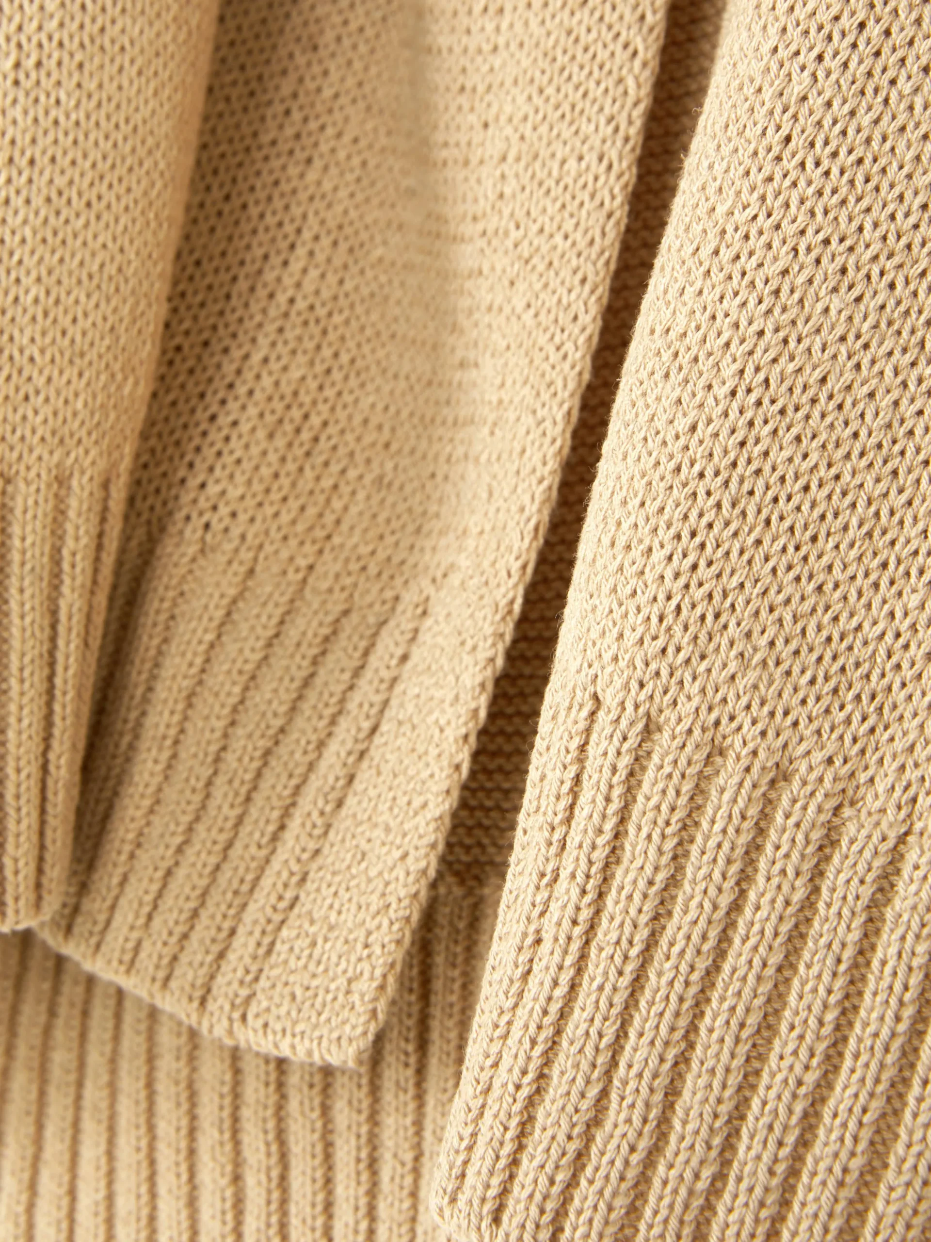 robe_milongue_avec_col_en_6.webp Robe Mi-longue Avec Col En V