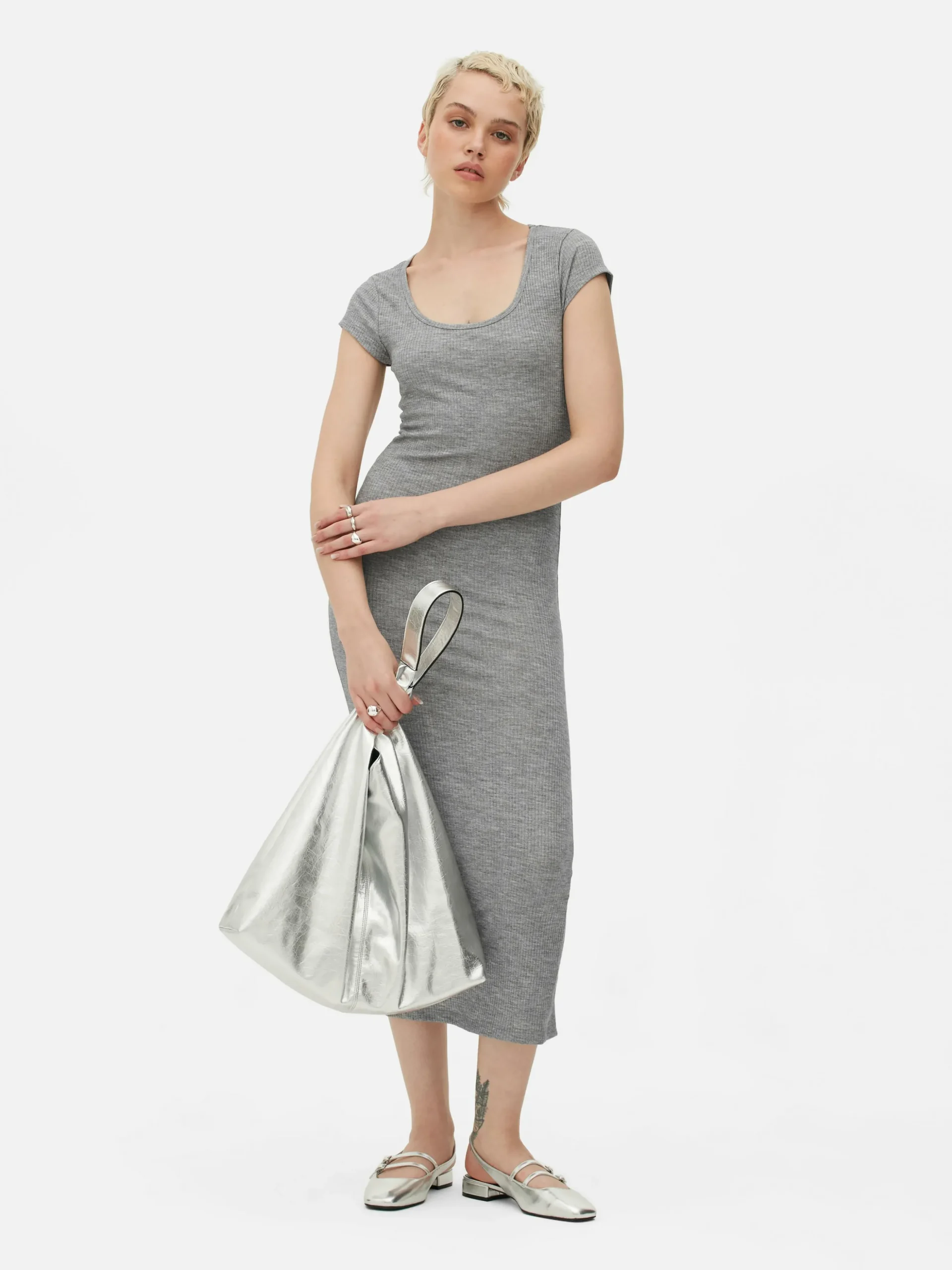 robe_milongue_ctele_et_dc_0-1.webp Robe Mi-longue Côtelée Et Décolletée