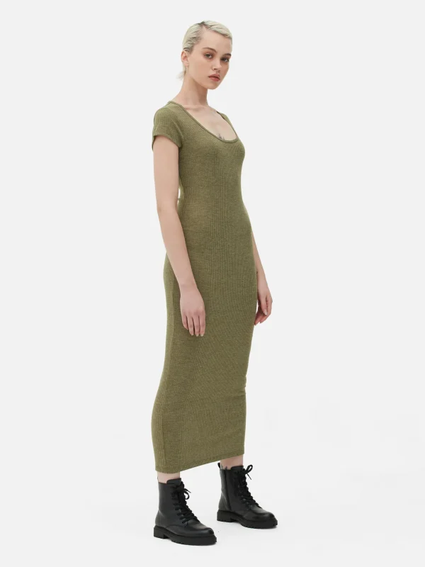 Robe Mi-longue Côtelée Et Décolletée