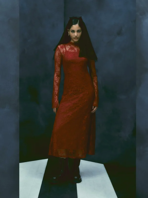 Robe Mi-longue En Dentelle à Col Montant Beetlejuice X Colleen Atwood