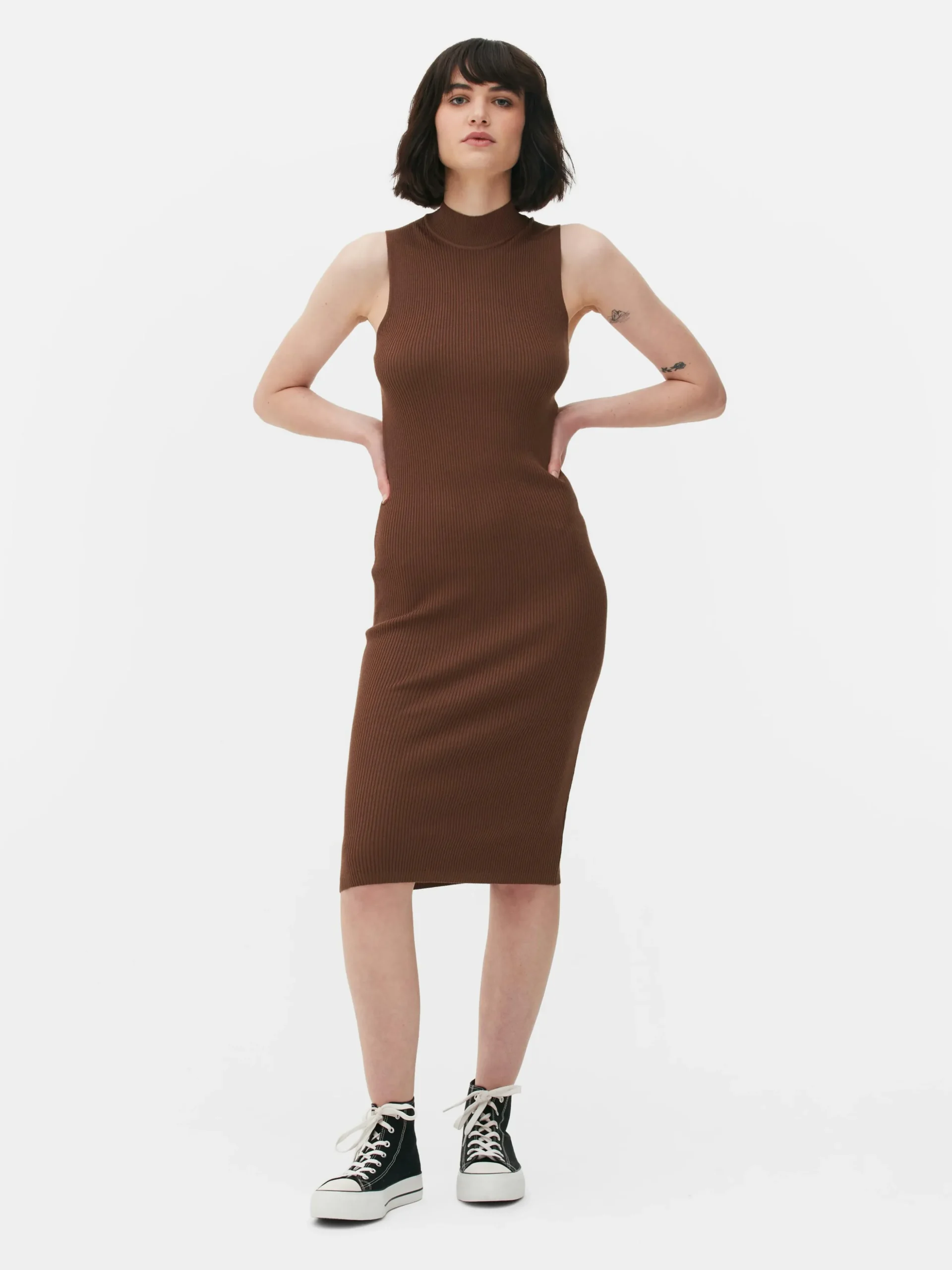 robe_milongue_sans_manche_1-2.webp Robe Mi-longue Sans Manches En Maille