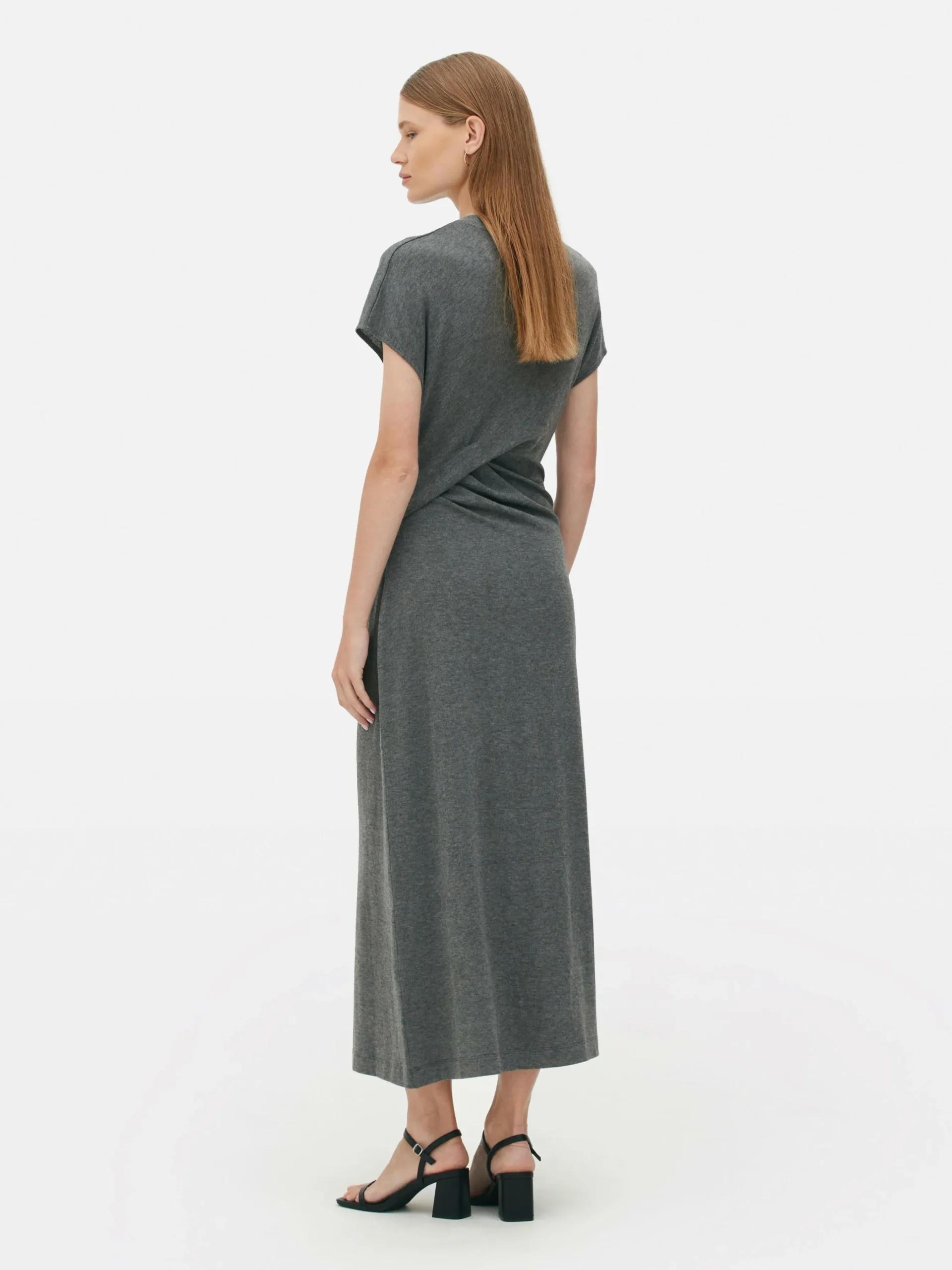 robe_milongue_torsade_en__4-1.webp Robe Mi-longue Torsadée En Jersey The Edit