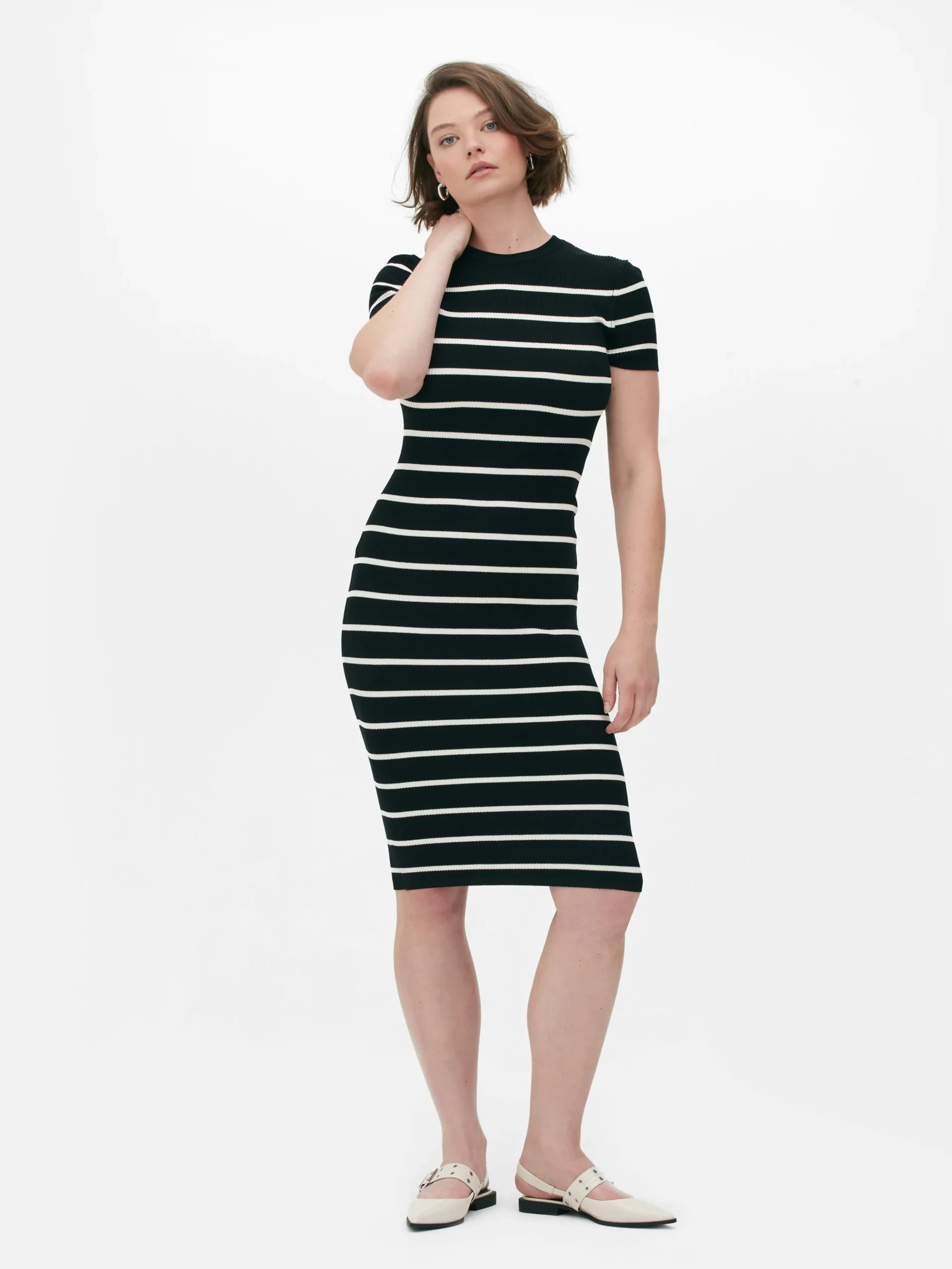 robepull_milongue__manche_1-1.webp Robe-pull Mi-longue à Manches Courtes