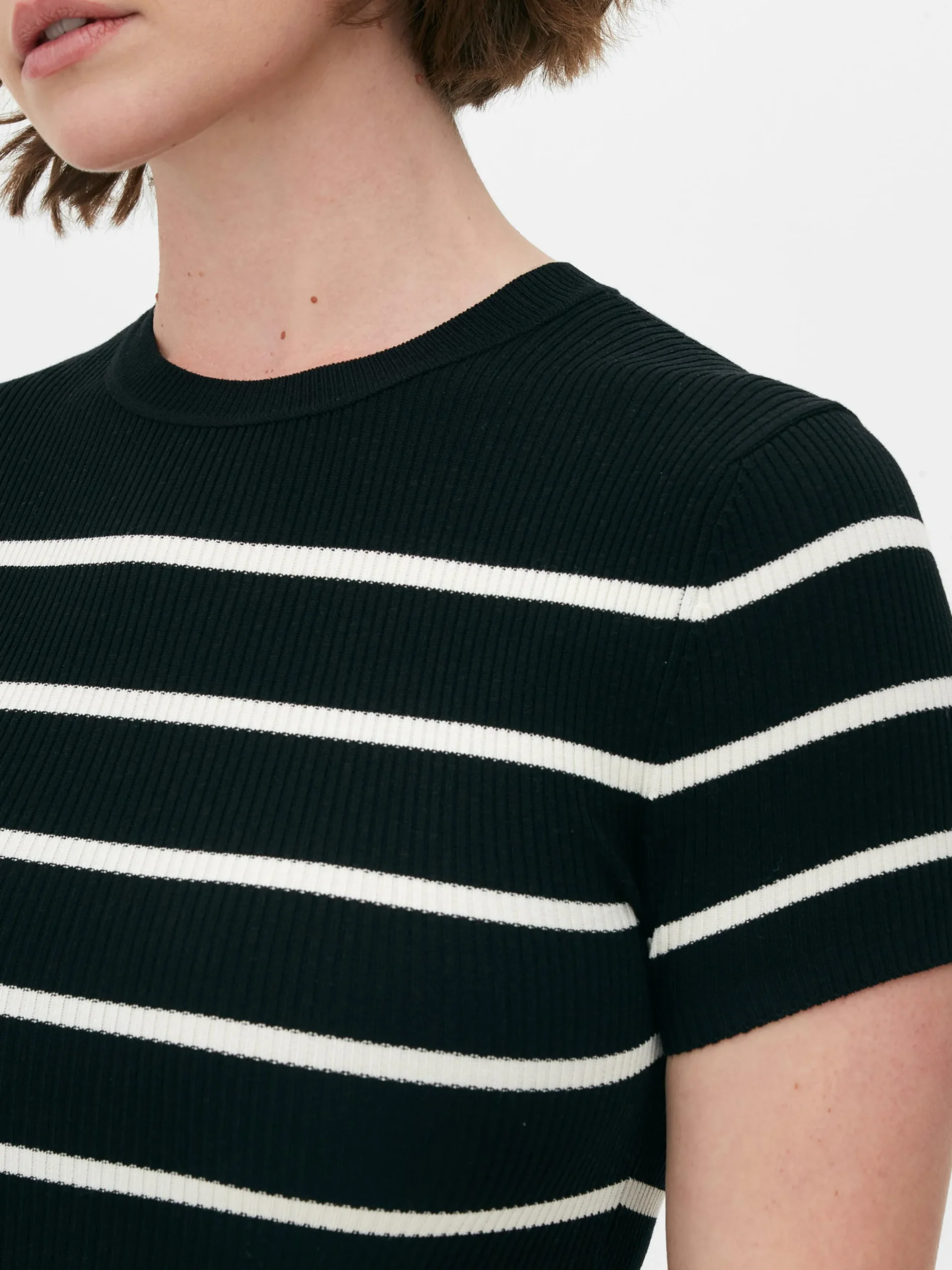 robepull_milongue__manche_2-1.webp Robe-pull Mi-longue à Manches Courtes