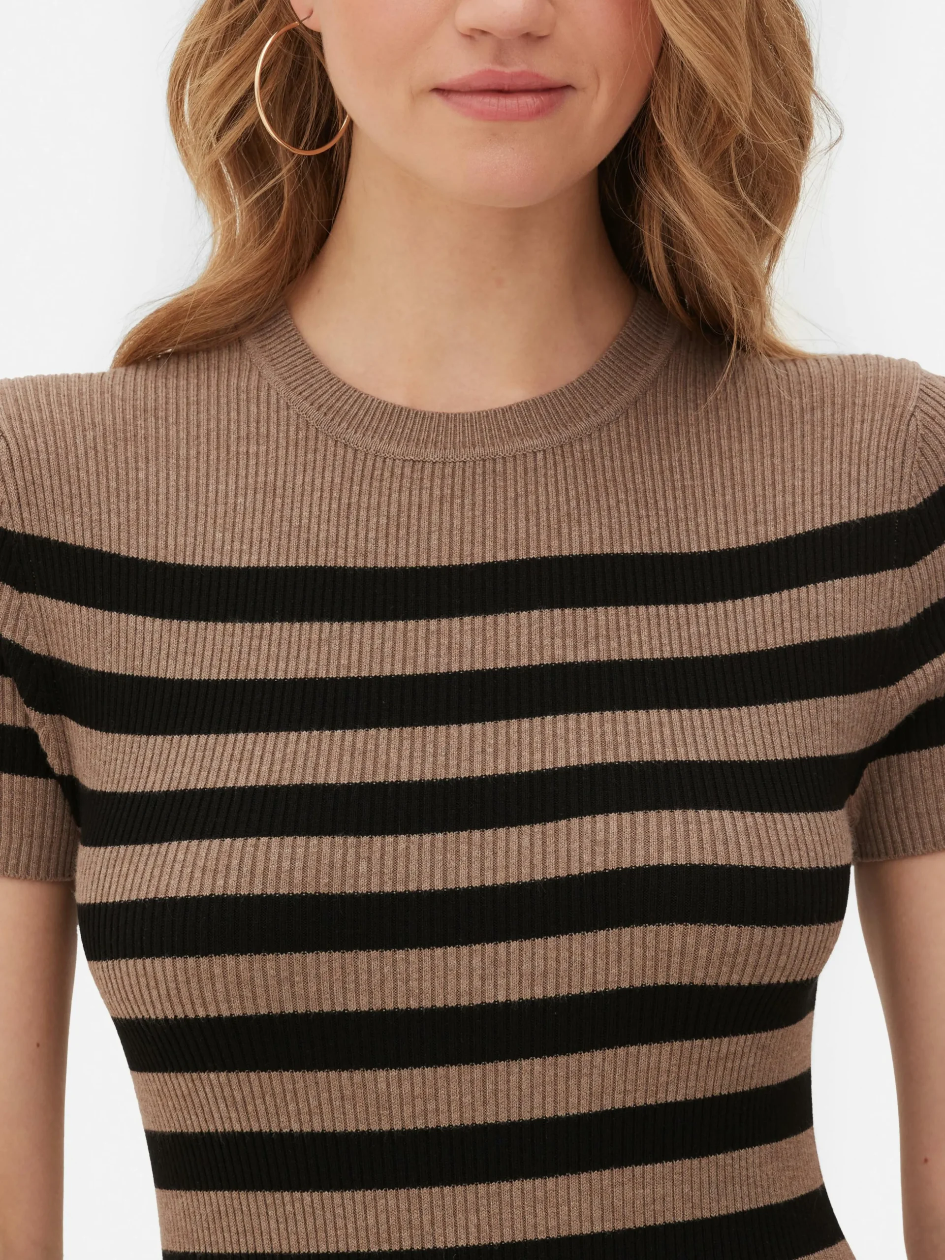 robepull_milongue__manche_2.webp Robe-pull Mi-longue à Manches Courtes