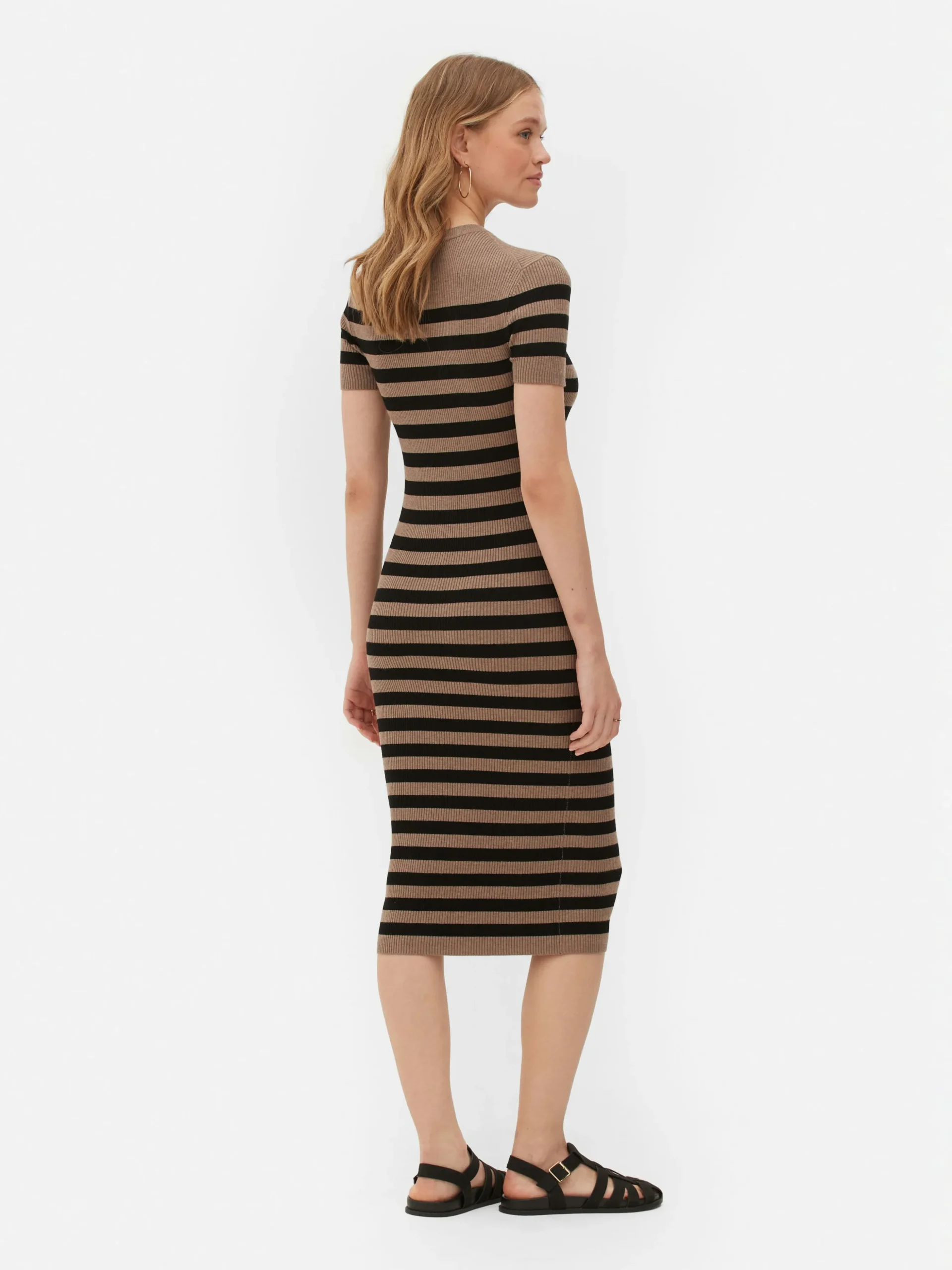 robepull_milongue__manche_3.webp Robe-pull Mi-longue à Manches Courtes