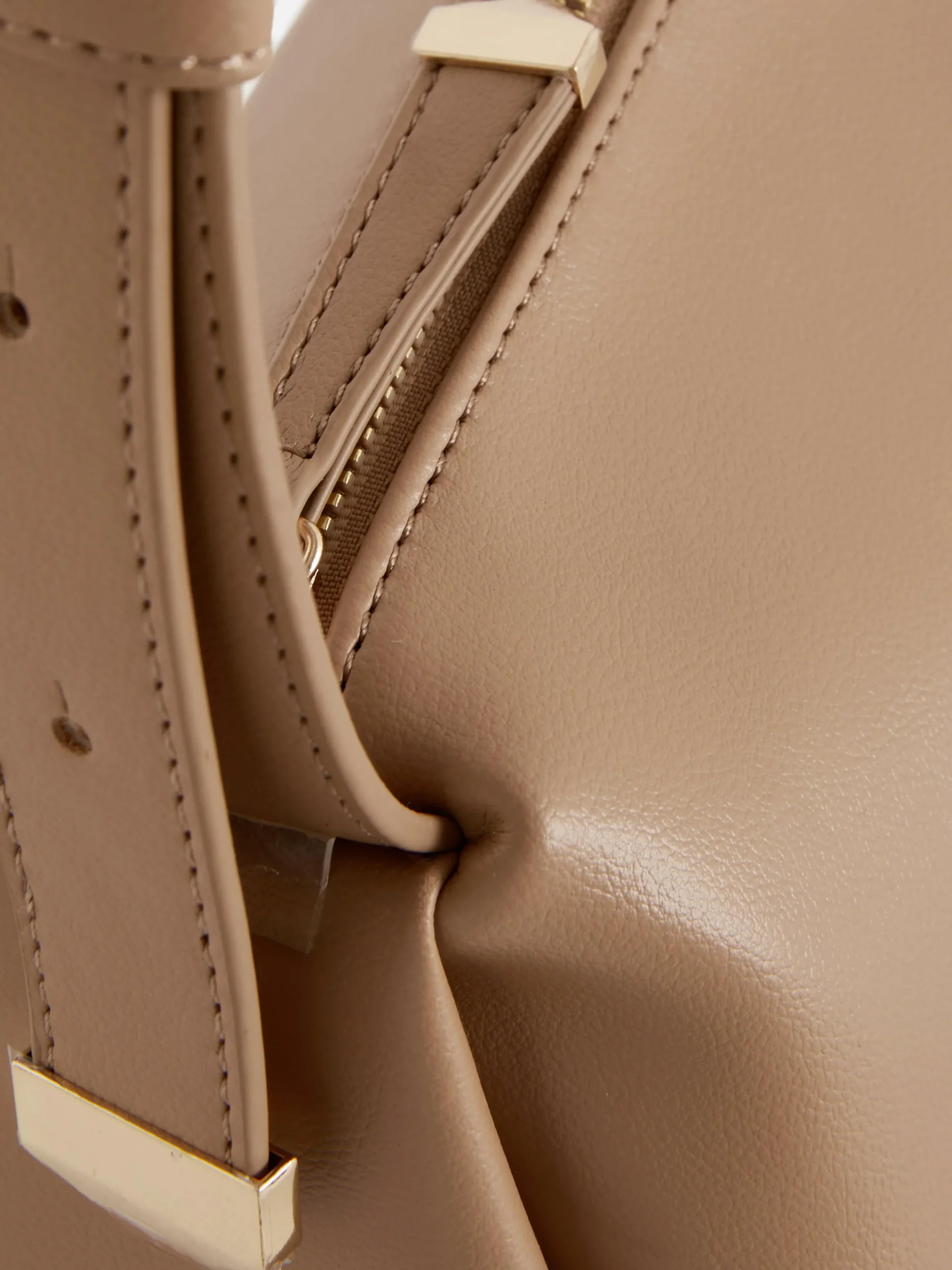 sac__bandoulire_sculptura_2.webp Sac à Bandoulière Sculptural