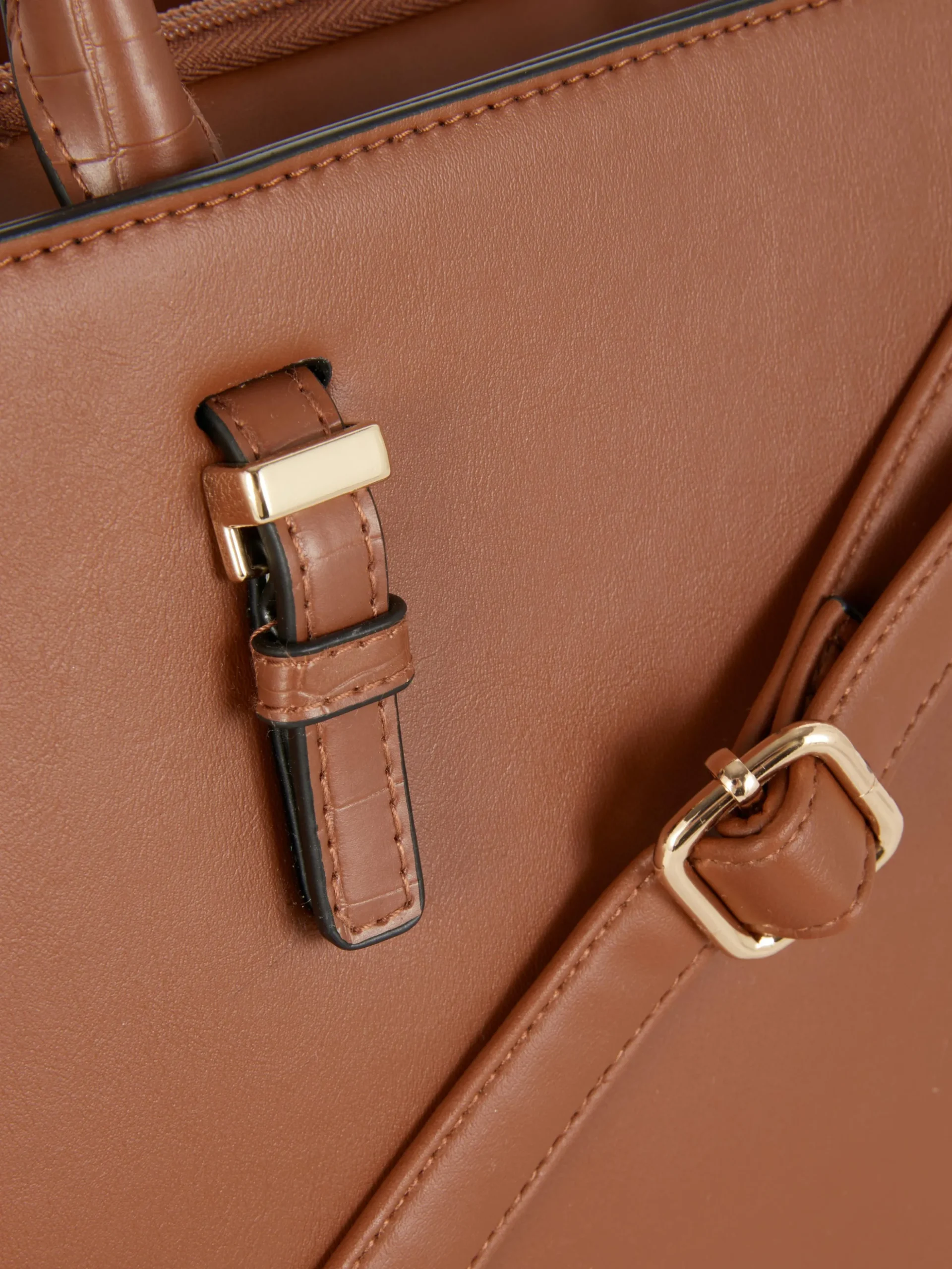 sac_fourretout__pochette__2-2.webp Sac Fourre-tout à Pochette Amovible En Simili Cuir