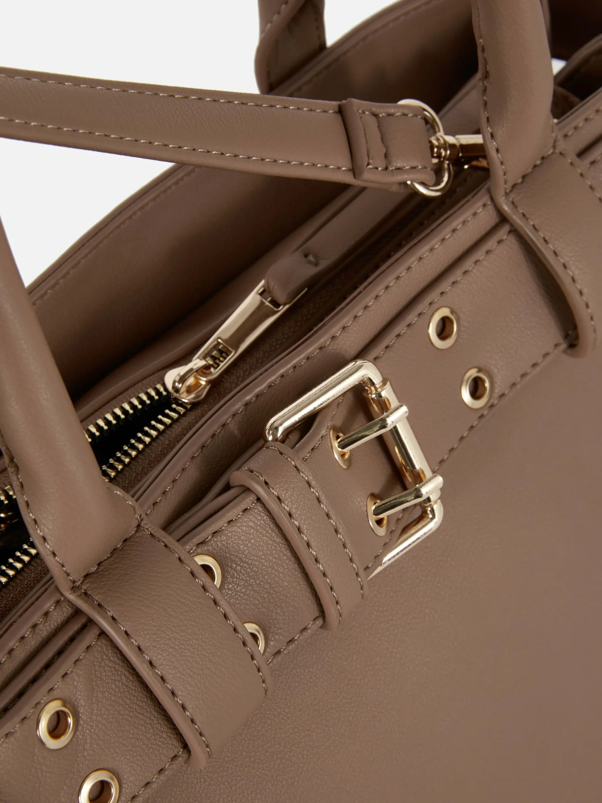 sac_fourretout_en_simili__2.webp Sac Fourre-tout En Simili Cuir à Boucle Rita Ora